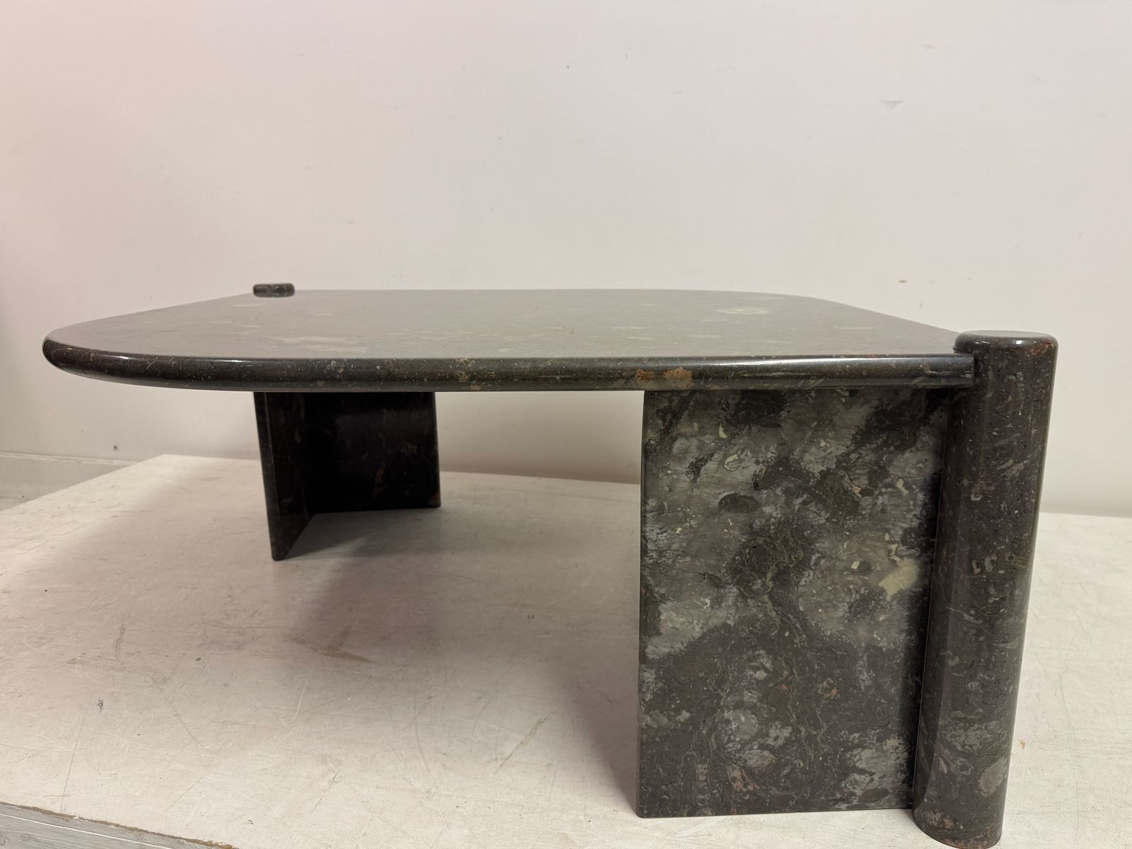 1395.0 1980s Sculptural Eye Shaped Coffee Table In Fossil Marble photo