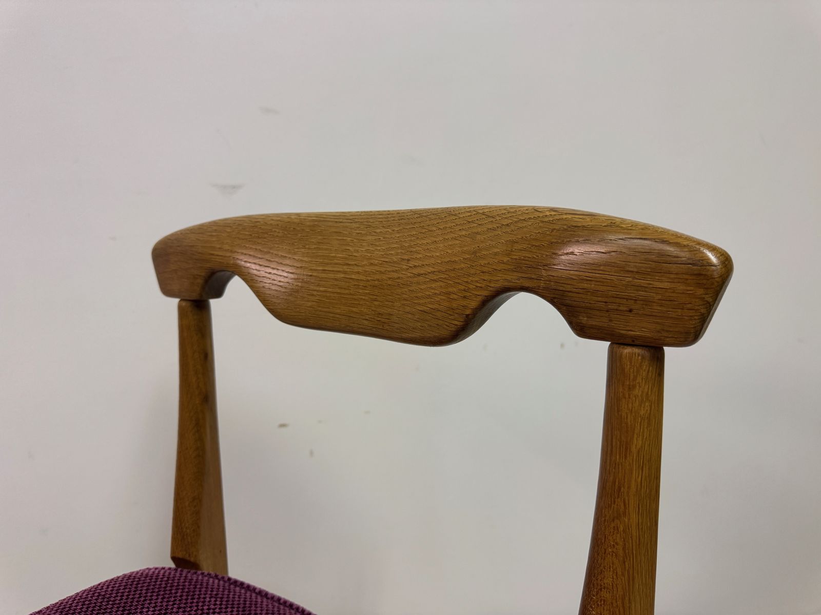 photo furniture Set Of Four Mid Century Oak Dining Chairs By Guillerme Et Chambron