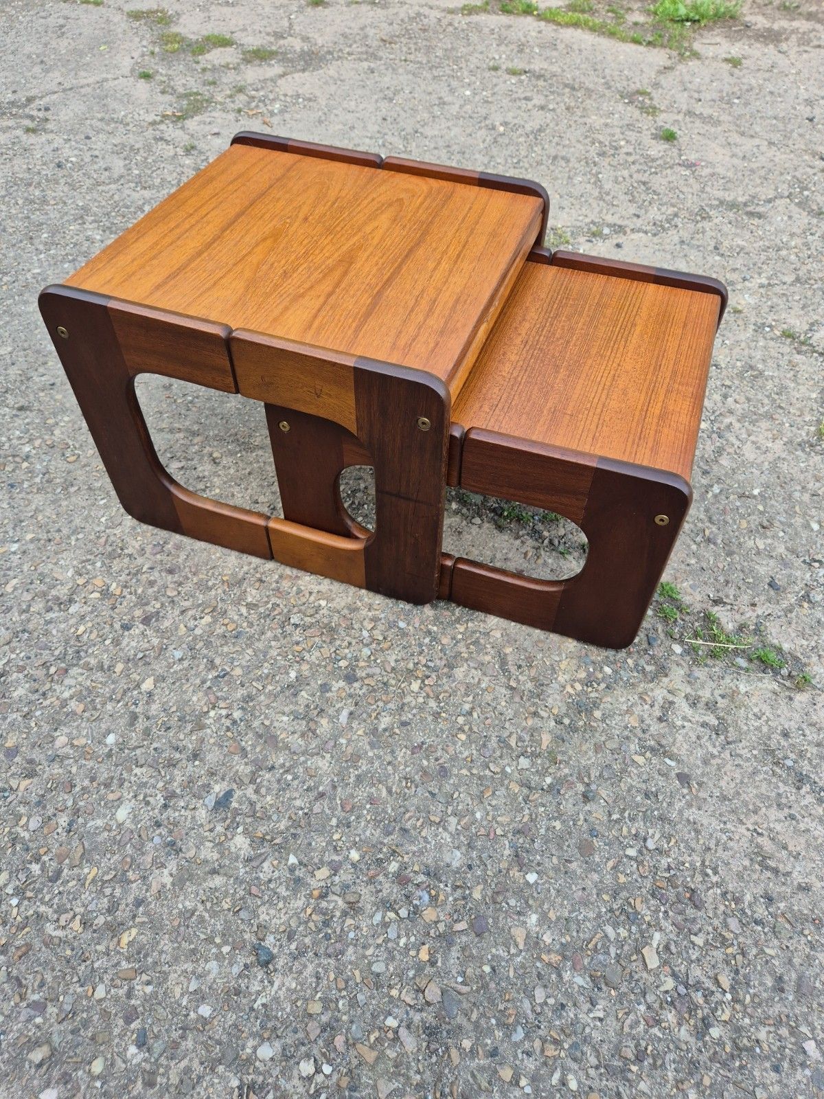photo vintage Vintage / Retro / Mid Century Teak, Nest Of 2 Tables