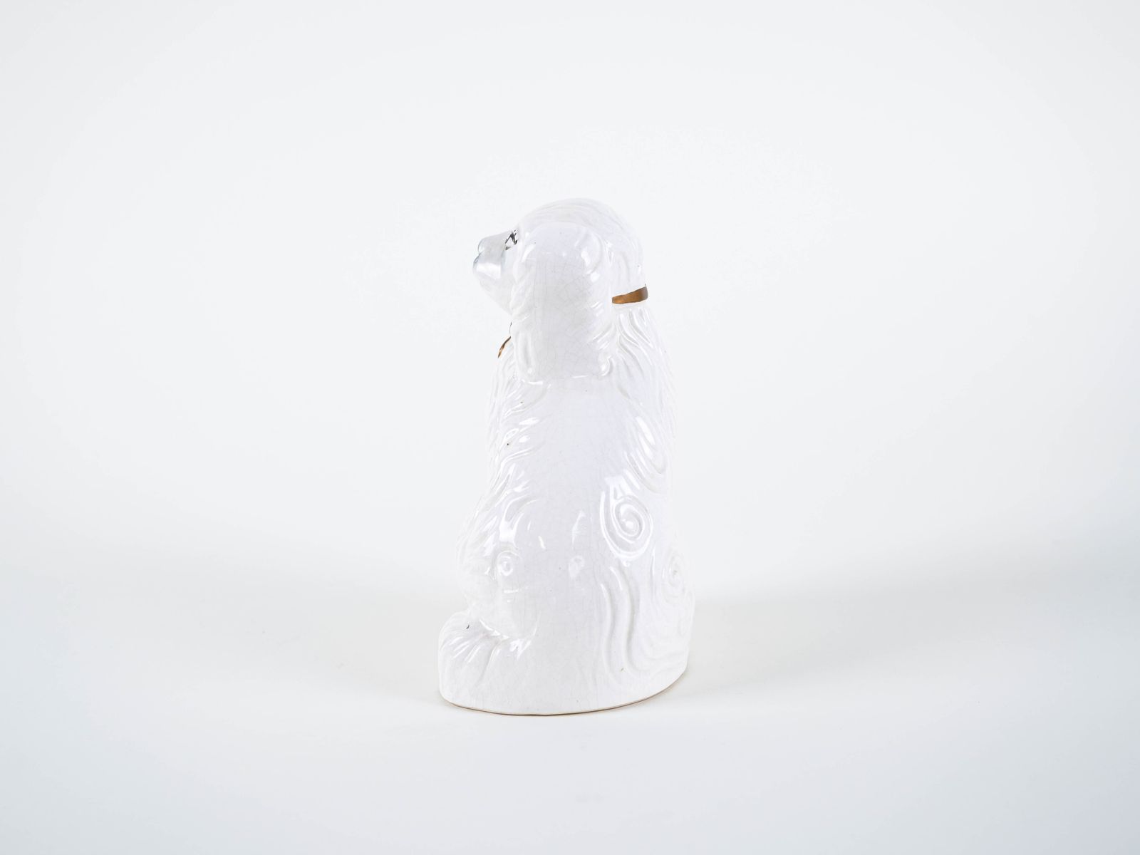 photo furniture Porseleinen hondenbeeldje, Engelse stijl, ca. jaren 1960, vervaardigd door Beswick England