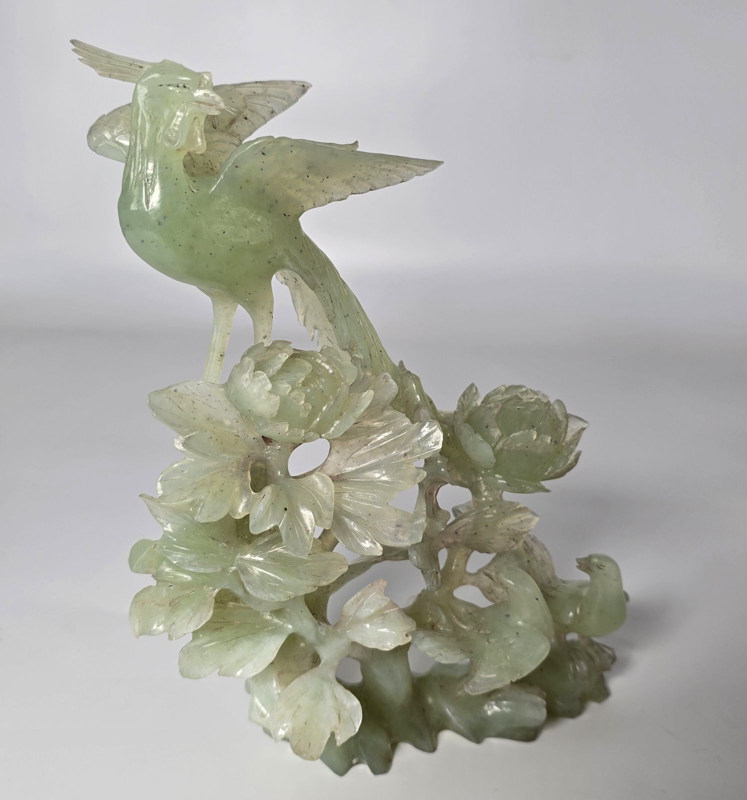 photo vintage Vintage Chinese Pale Green Hand Carved Stone Group Of Birds C 1930