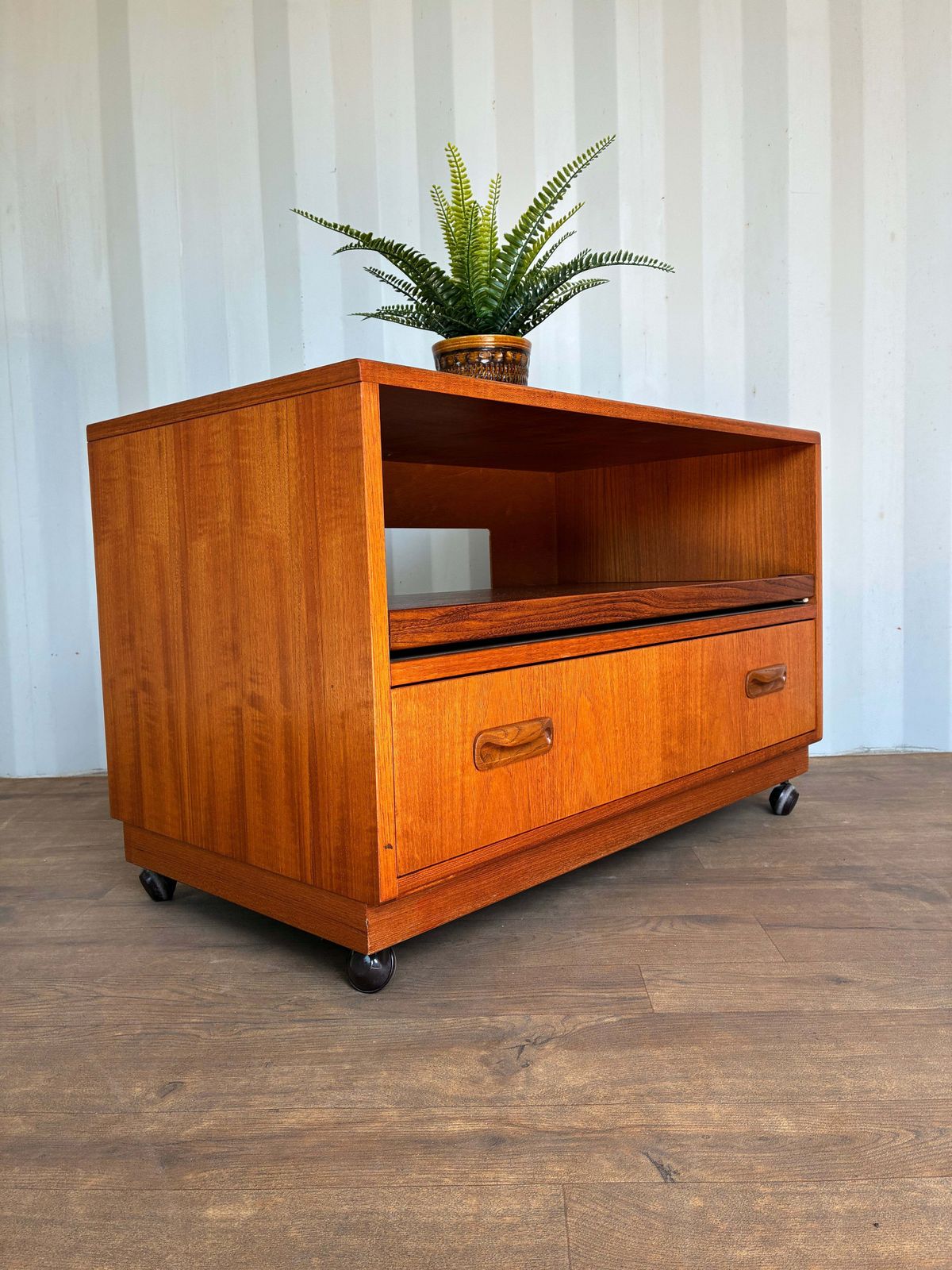 G Plan Teak Tv Unit / Media Cabinet On Castors Mid Century Vintage Retro Storage