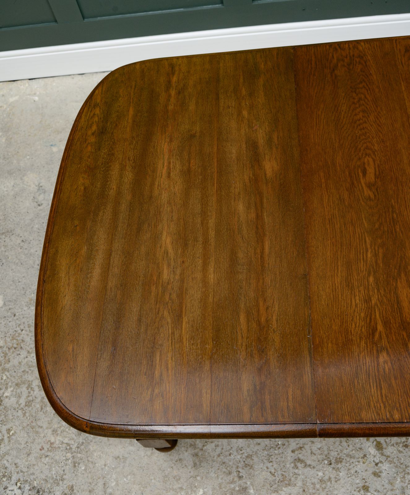 photo furniture Small Oak Wind Out Extending Dining Table With Barley Twist Legs   140 Cm