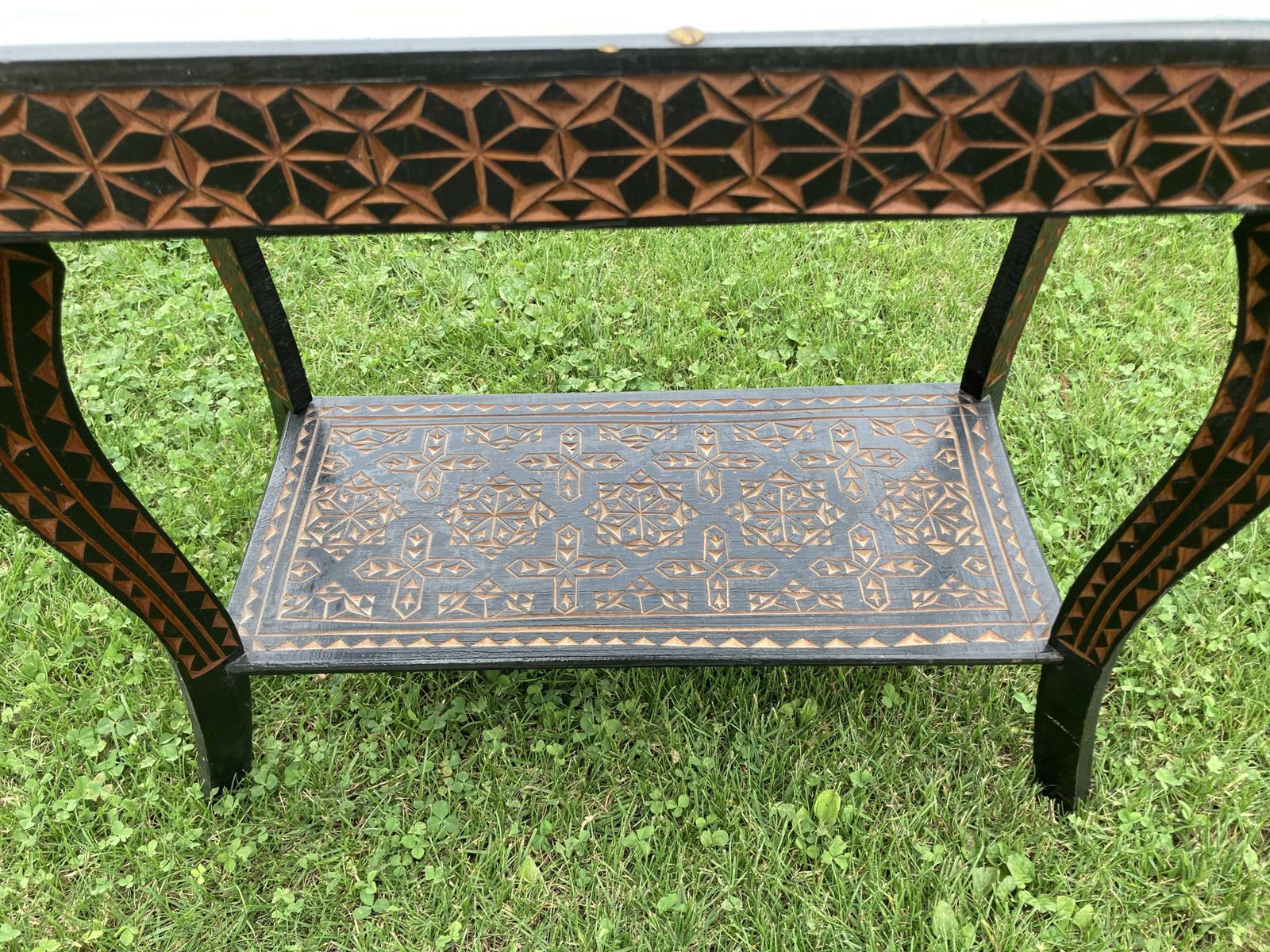 Carved Wooden Quadrupedal Pedestal Table photo vinterior