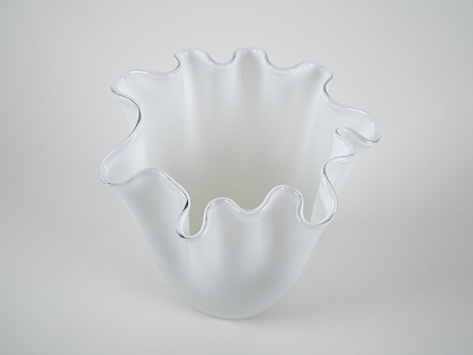 Vase blanc, design danois, années 1970, fabriqué au Danemark photo vinterior