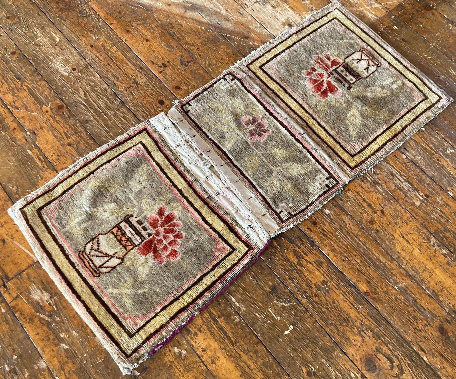 Antiek Chinees Khotan-zadeltasje 1,22 m x 0,50 m photo 550.0
