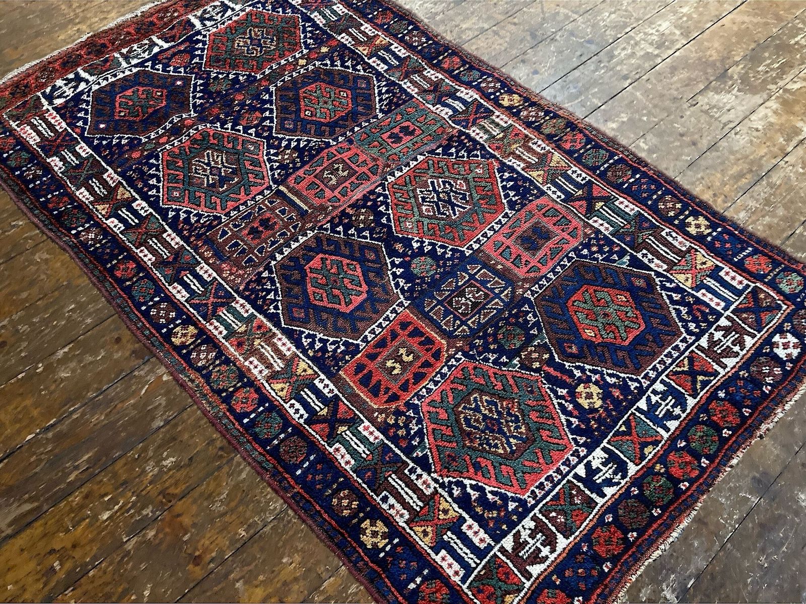 Antiek Koerdisch tapijt 1,92 m x 1,19 m photo vinterior