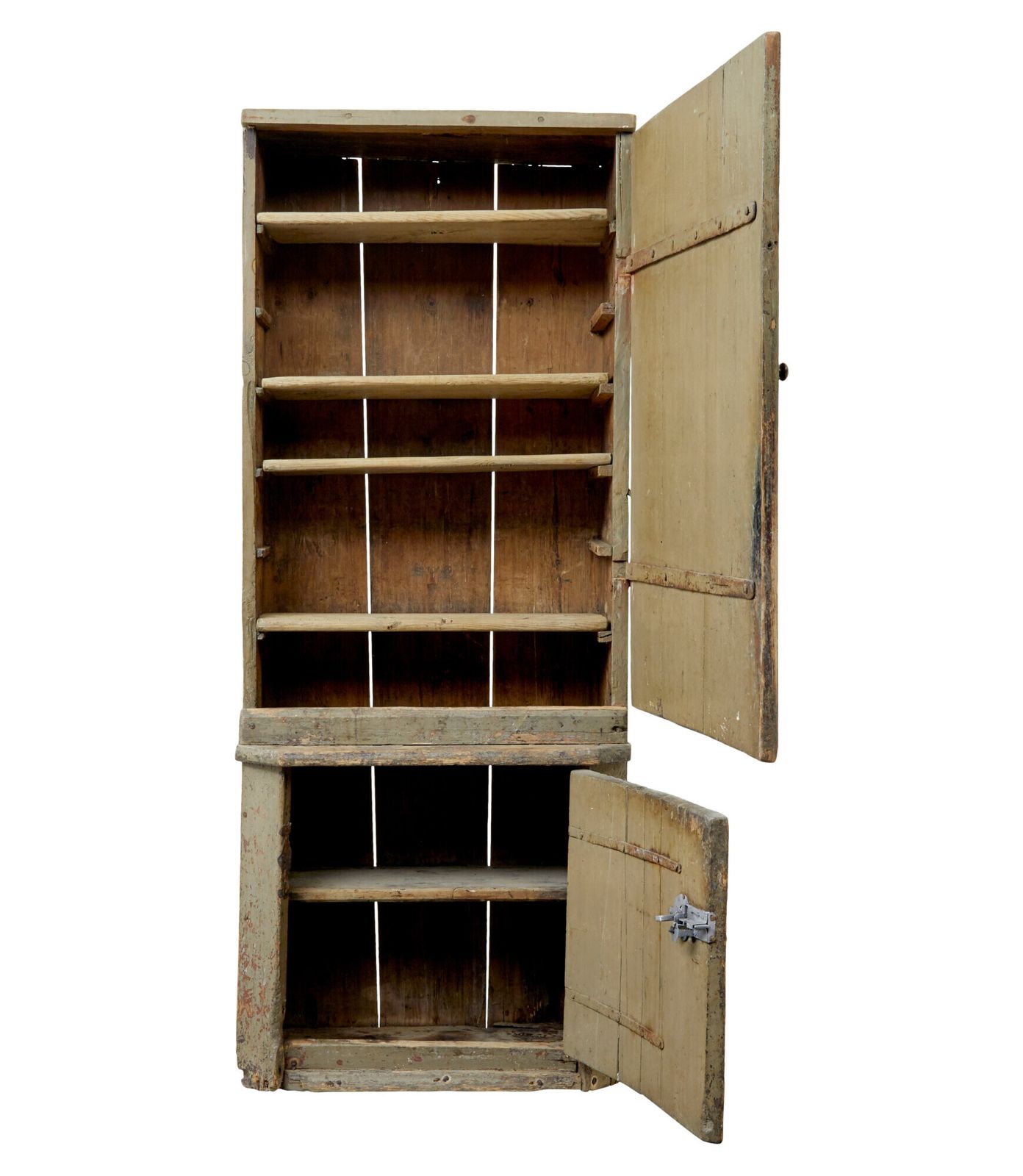 2475.0 Scandinavisch gesneden grenen kast, begin 19e eeuw photo