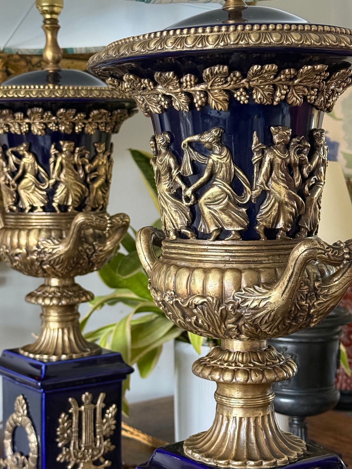 photo furniture Pair Of Large Urn Lamps Brass And Blue Ceramic Lamps Regency Lamps