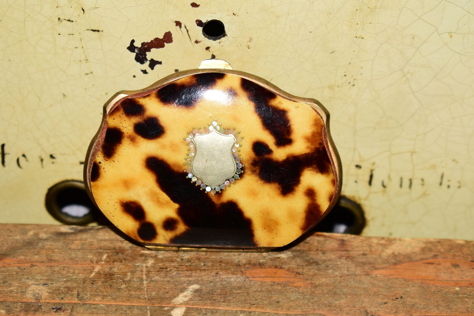 Victorian Dyed Horn Coin Purse With Piqué Inlay, Rare Lift Clasp & Pink Moiré Silk photo for sale