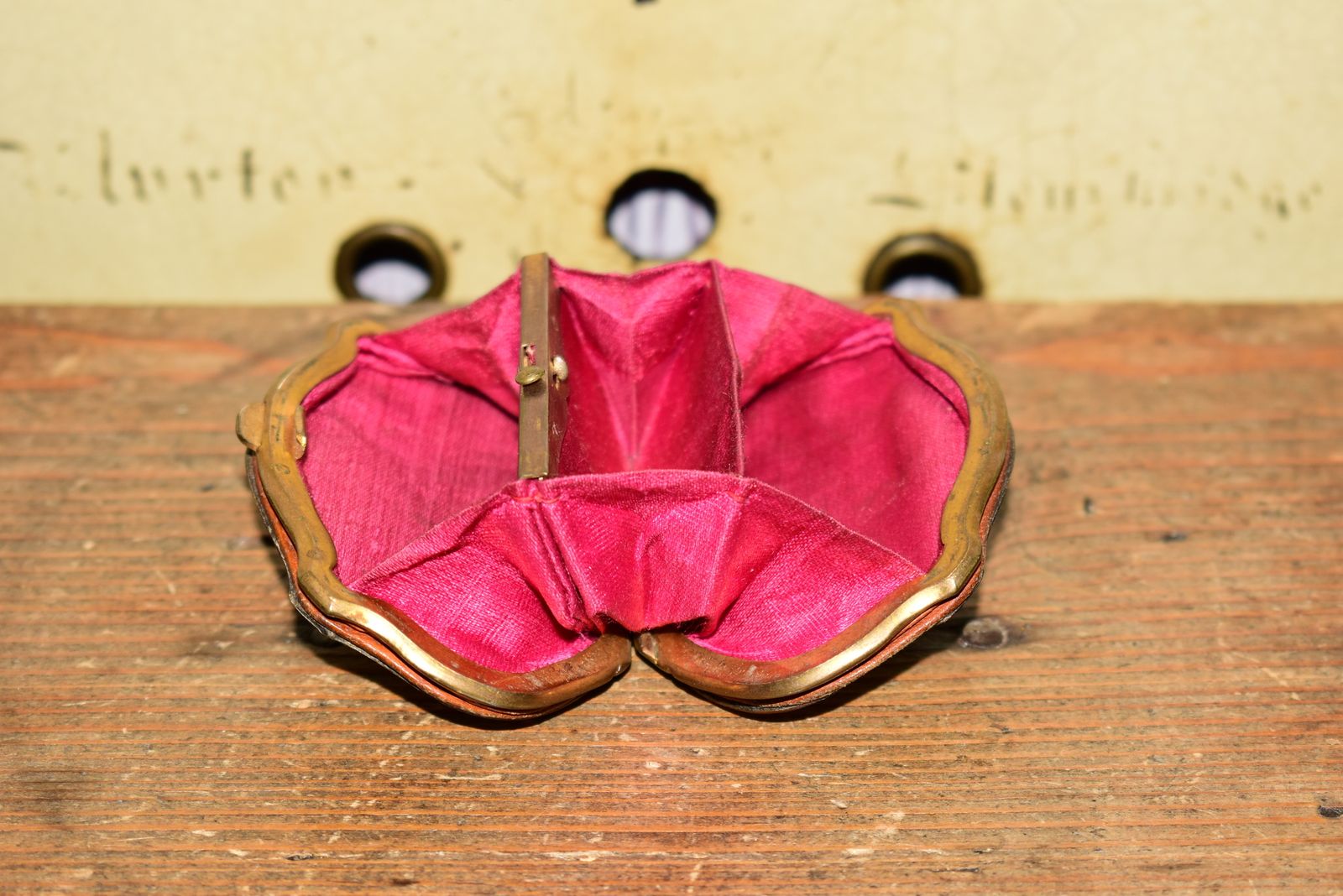 Victorian Dyed Horn Coin Purse With Piqué Inlay, Rare Lift Clasp & Pink Moiré Silk photo vinterior
