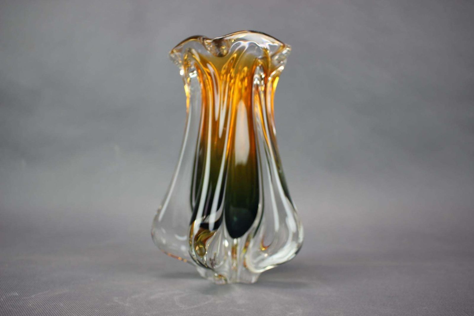 Mid-Century amber en groene kunstglazen vaas van Josef Hospodka, jaren 1960 photo for sale