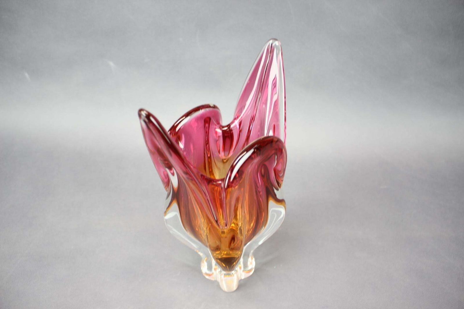 Mid-Century roze en amberkleurige kunstglazen vaas van Josef Hospodka, jaren 1960 photo Woonaccessoires