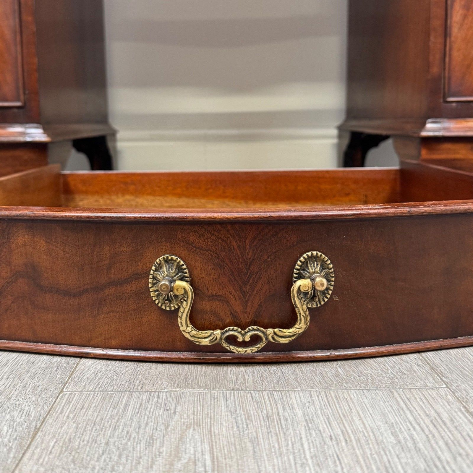 Furniture Antique 20th Century Serpentine Kneehole Desk In Mahogany ( Af 5798 ) photo