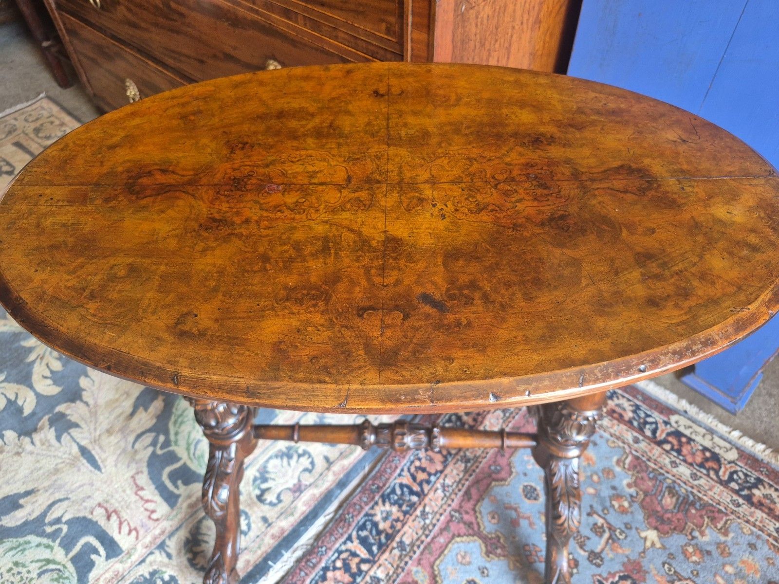 Fabulous Quality Early Victorian Burr Walnut Quater Veneered Oval Top Lamp Table photo vintage