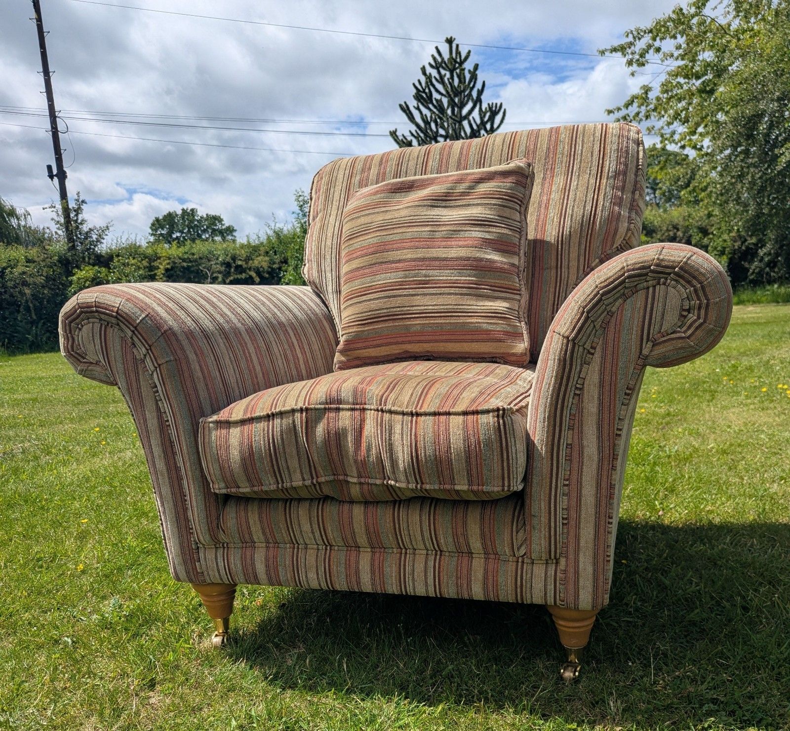 photo furniture Vintage Comfy Parker Knoll Club Chair Delivery Available 0335.