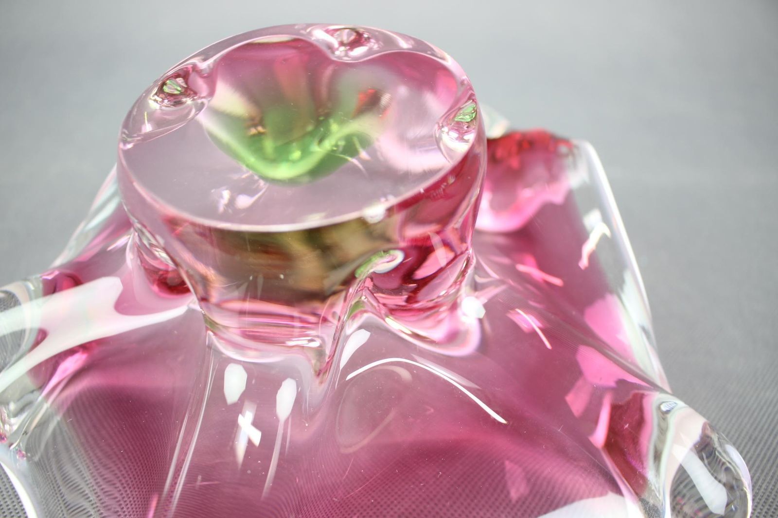 Mid-Century Tsjechische roze en groene kunstglazen schaal van Josef Hospodka photo vintage