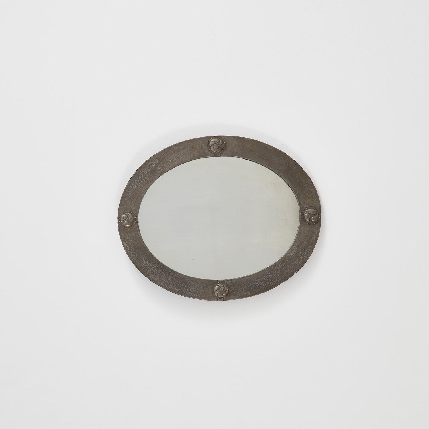 Arts & Crafts Oval Mirror In Hammered Pewter Liberty & Co. Uk, 1910s
