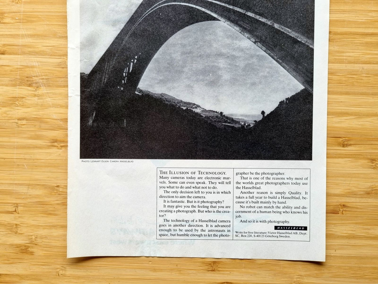 Vintage advertentiepagina, Hasselblad, foto Lennart Olson, zwart-wit brug, jaren 1980, originele tijdschriftadvertentie photo vinterior