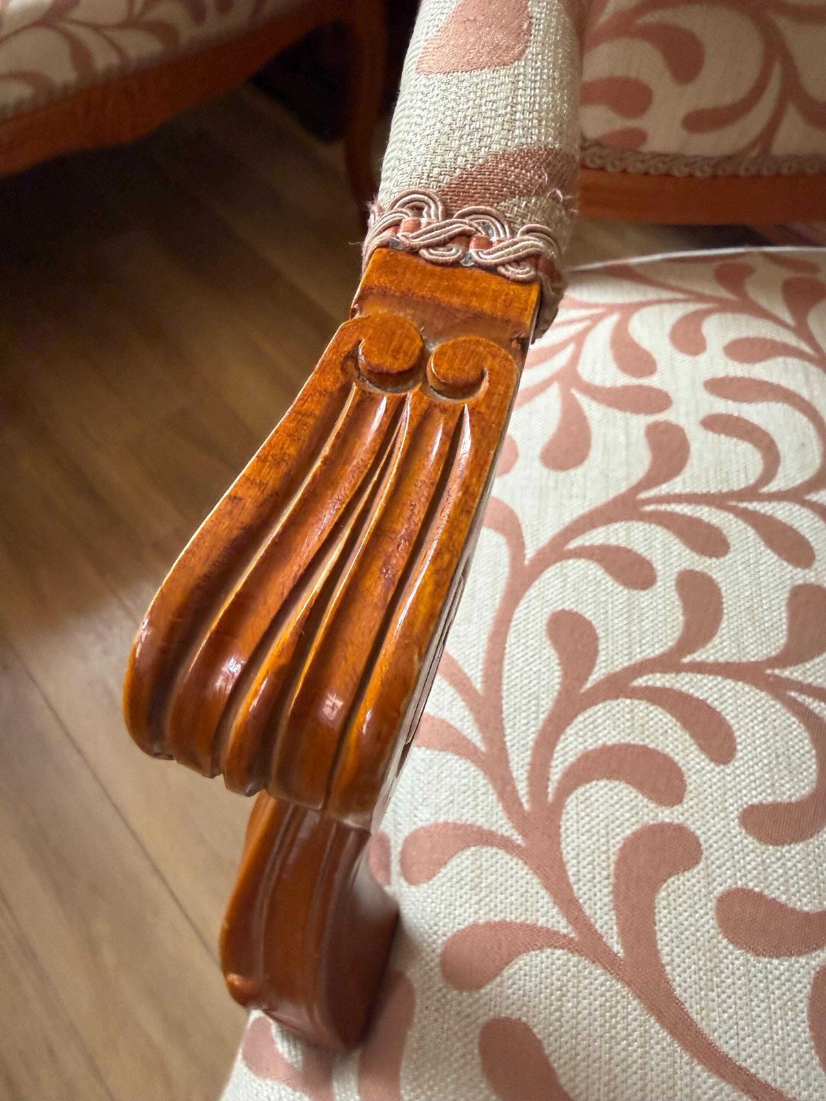 Elegant French Style Bedroom Chair/ Salon Chair photo furniture