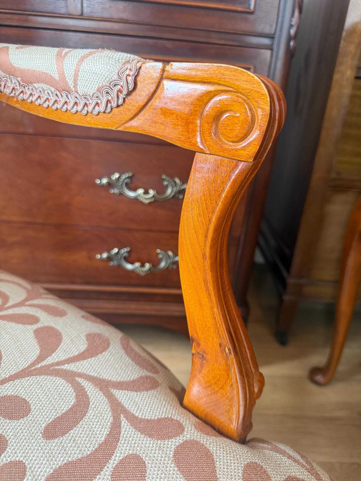 Elegant French Style Bedroom Chair/ Salon Chair photo 175.0