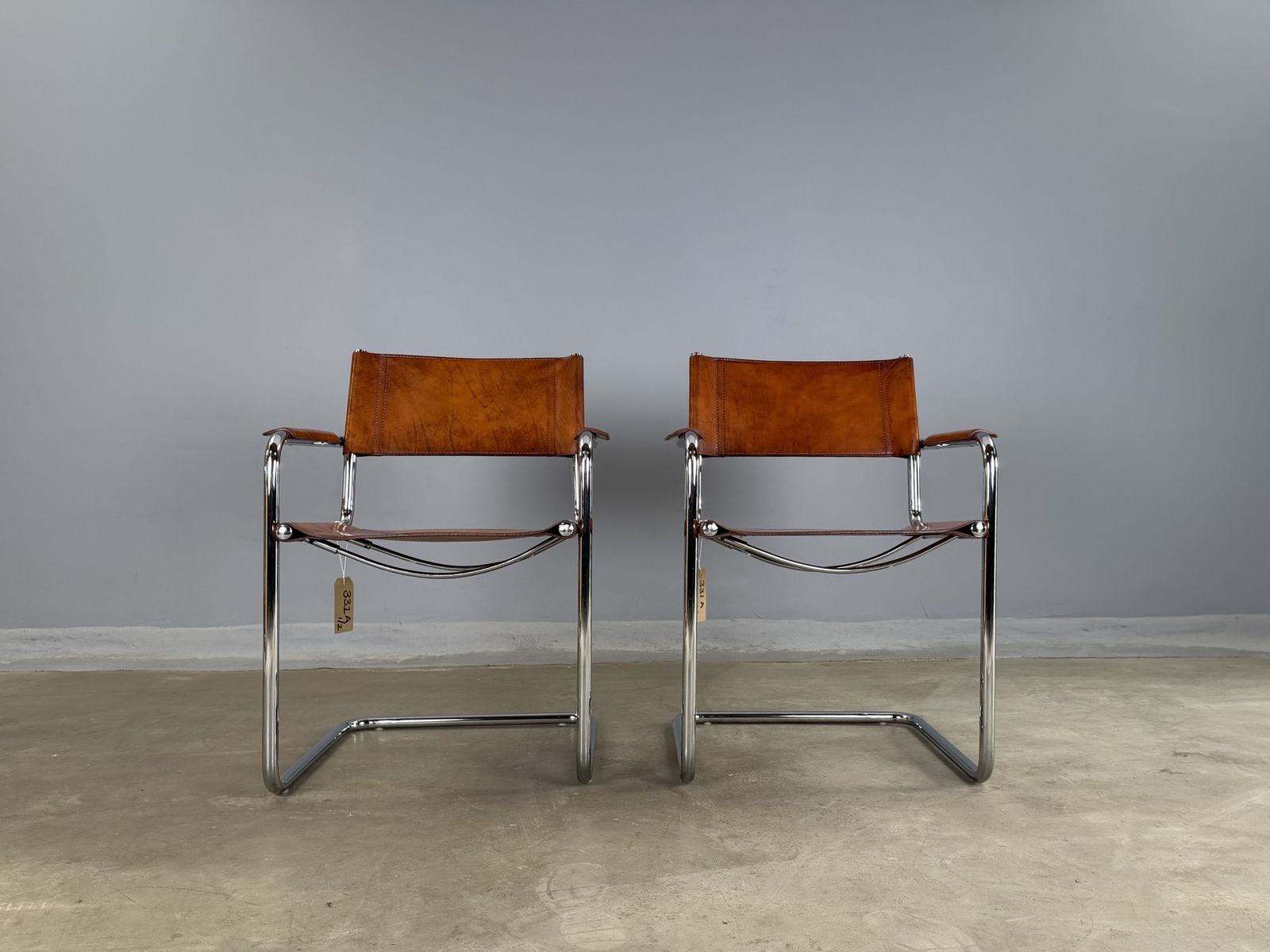 photo vintage Pair Dining Or Desk Chair Mart Stam Marcel Breuer S34 Set Of 2 Two Chrome Tan Cognac Brown Leather Cantilever Bauhaus Matteo Grassi