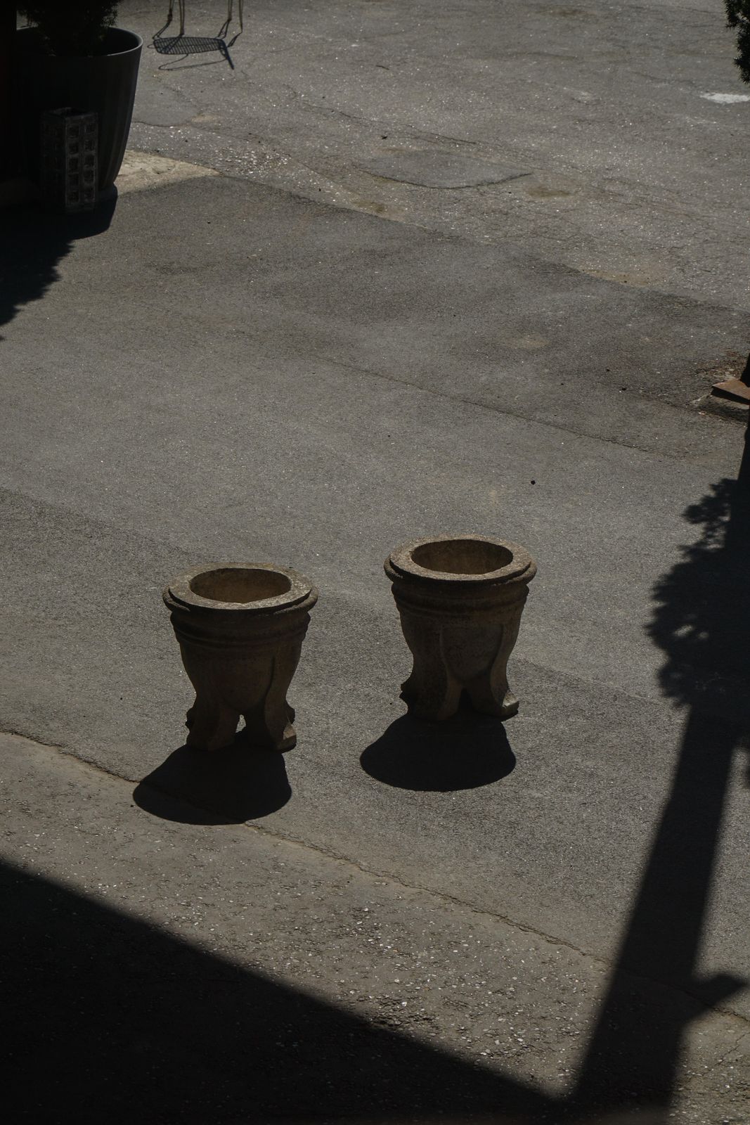 photo vintage Pair Of French Mid Century Cast Stone Garden Urns / Jardinières, 1950s