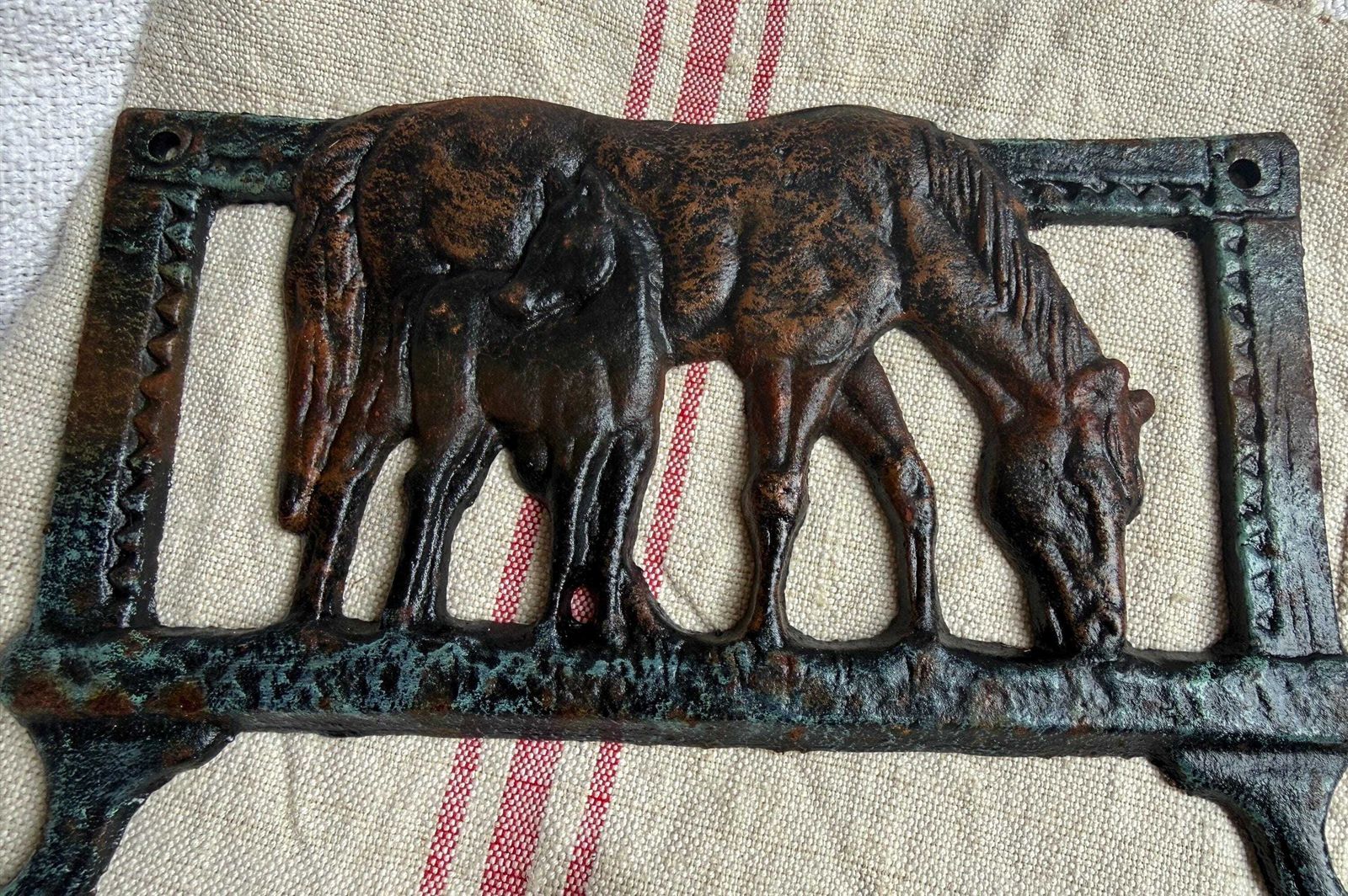 Antique Wall Mounted T Towel Hooks Pot Hanger Cast Iron Coat Hooks With Horse photo vinterior