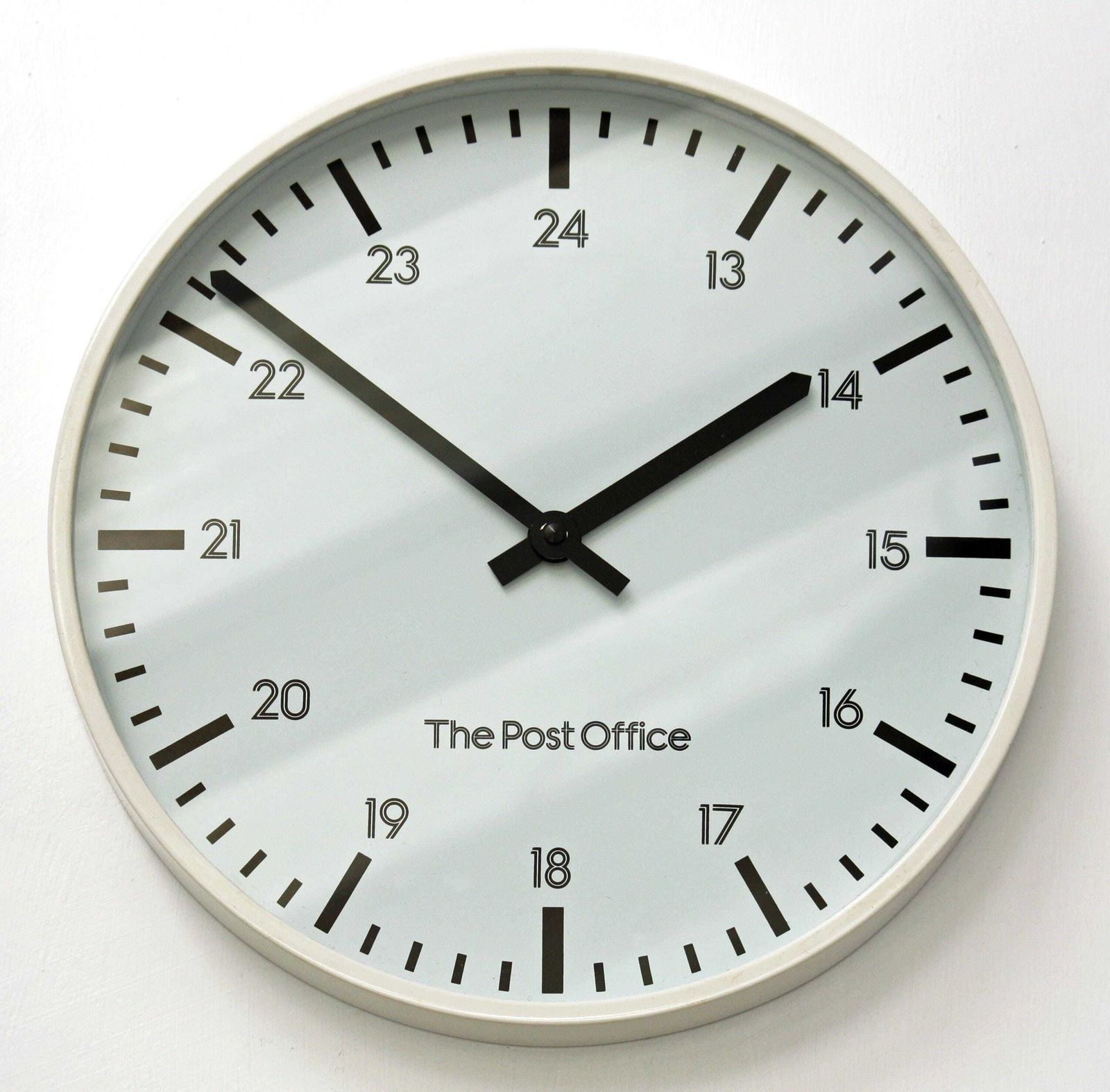 Vintage Post Office Wall Clock   30cm Retro White Industrial Office Clock Gpo Gift Off The Wall Clocks photo furniture