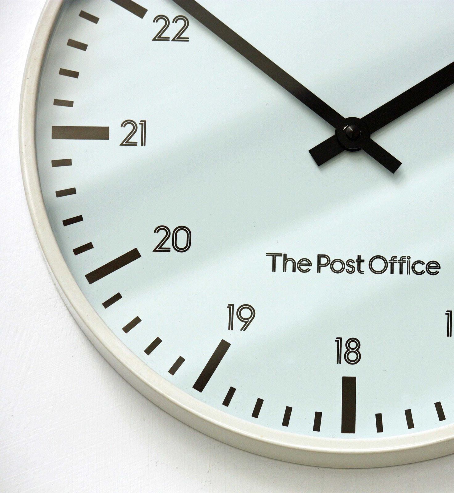 Vintage Post Office Wall Clock   30cm Retro White Industrial Office Clock Gpo Gift Off The Wall Clocks photo Home Decor