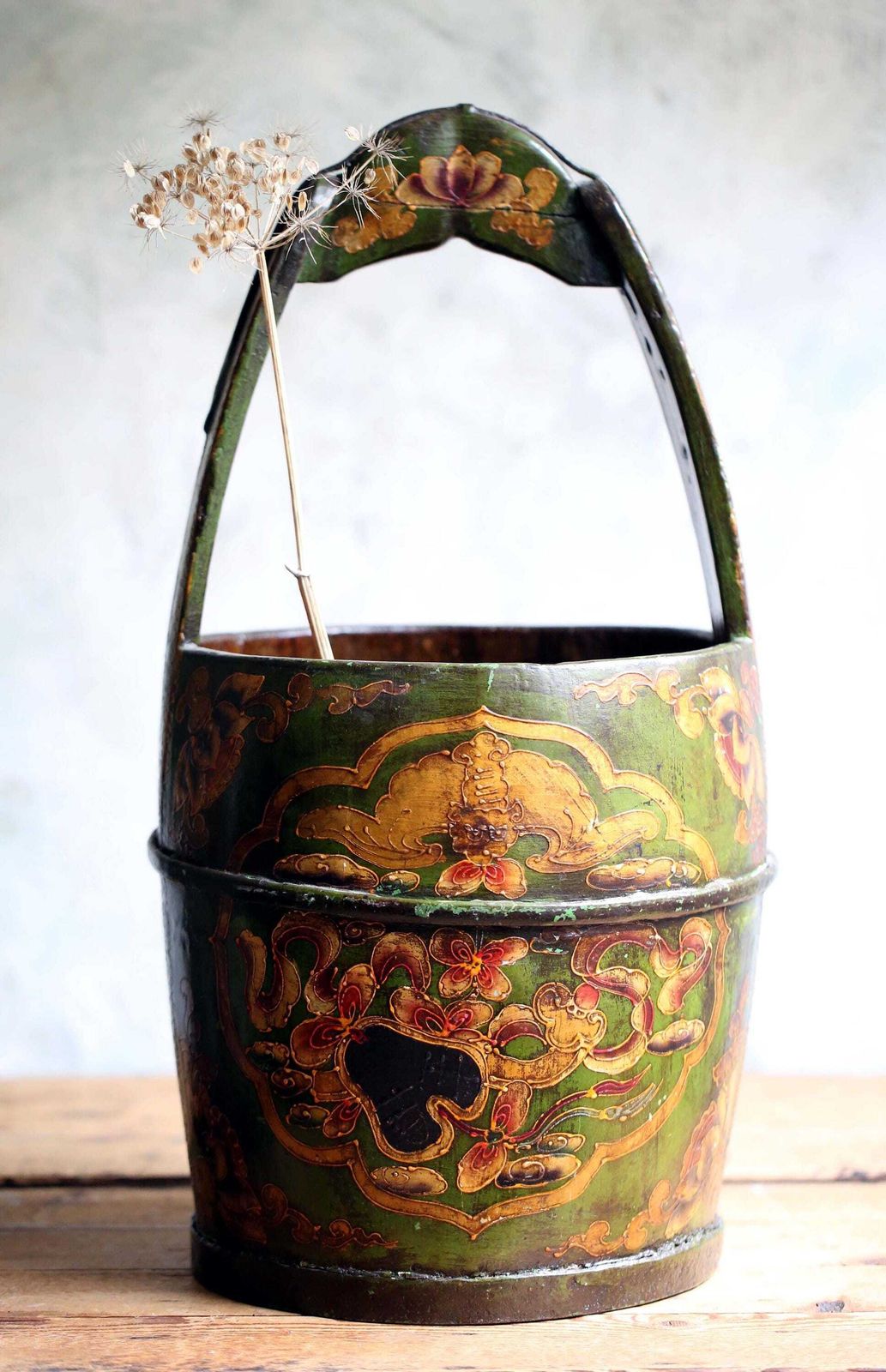 photo vinterior Large Antique Chinese Bucket Green Painted Folk Art Hand Carved Wooden Pail