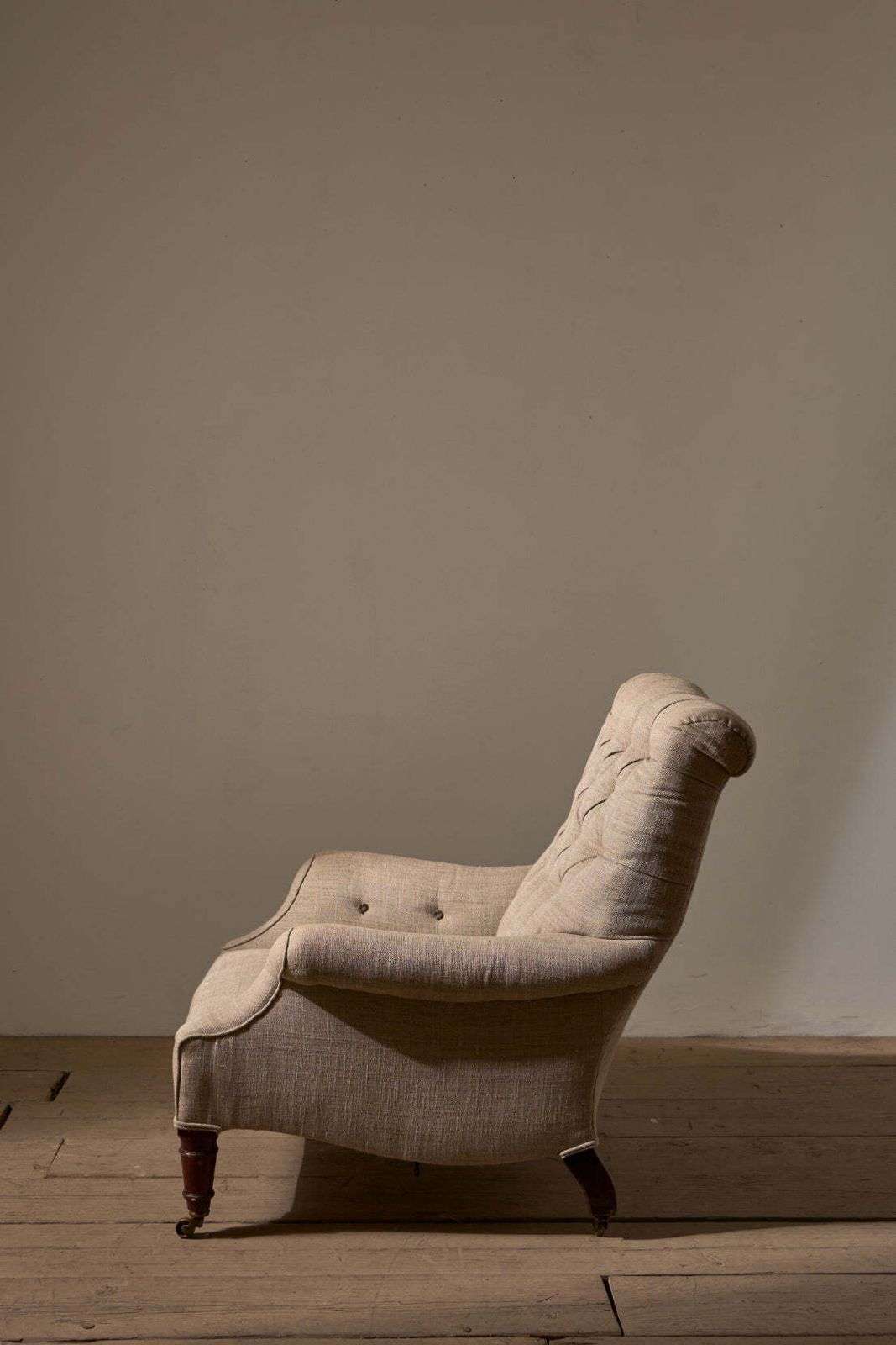 Victorian Country House Armchair With Shapely Sides photo 3100.0