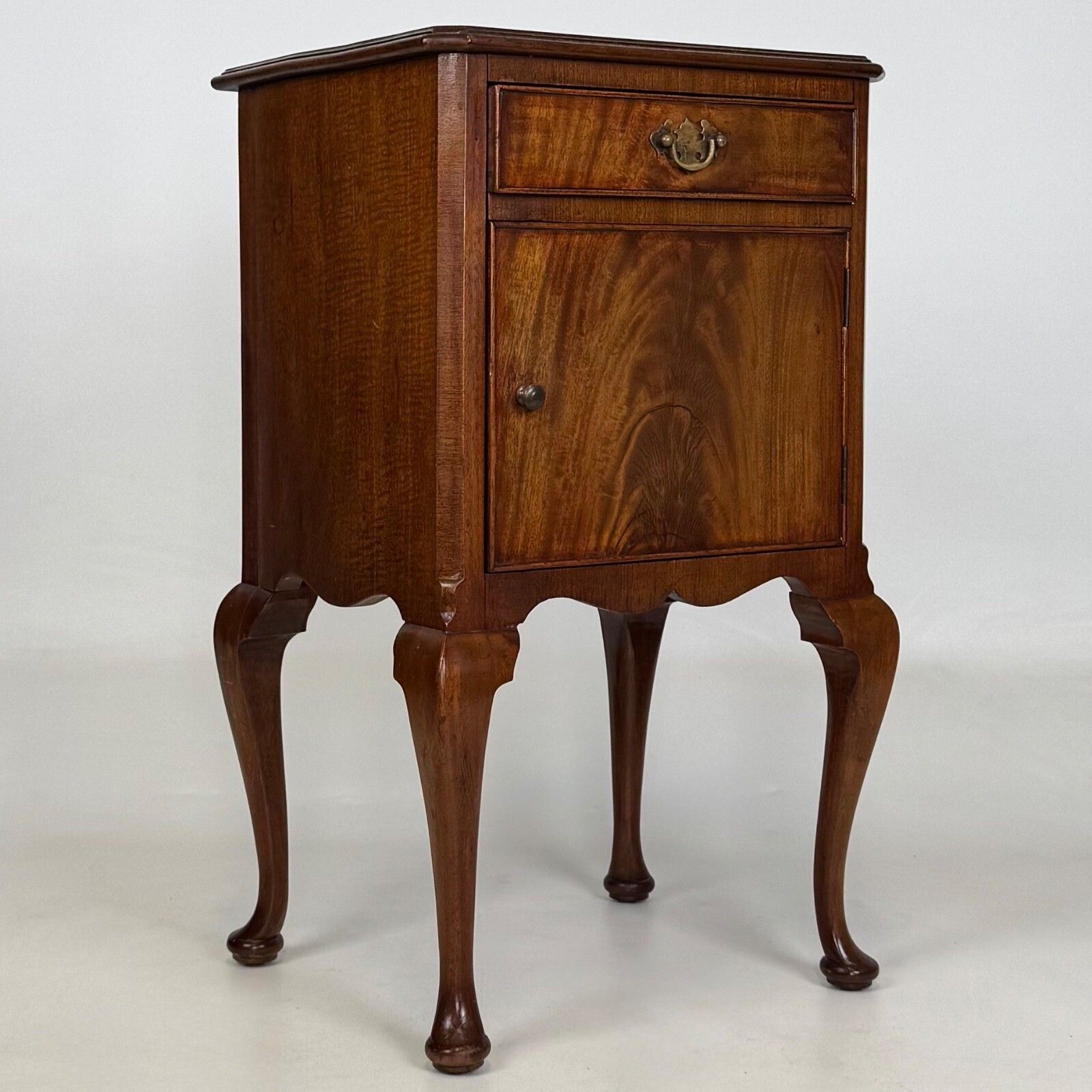 photo for sale Antique 20th Century Pair Of Mahogany Bedside Cabinets ( Af 5720 )
