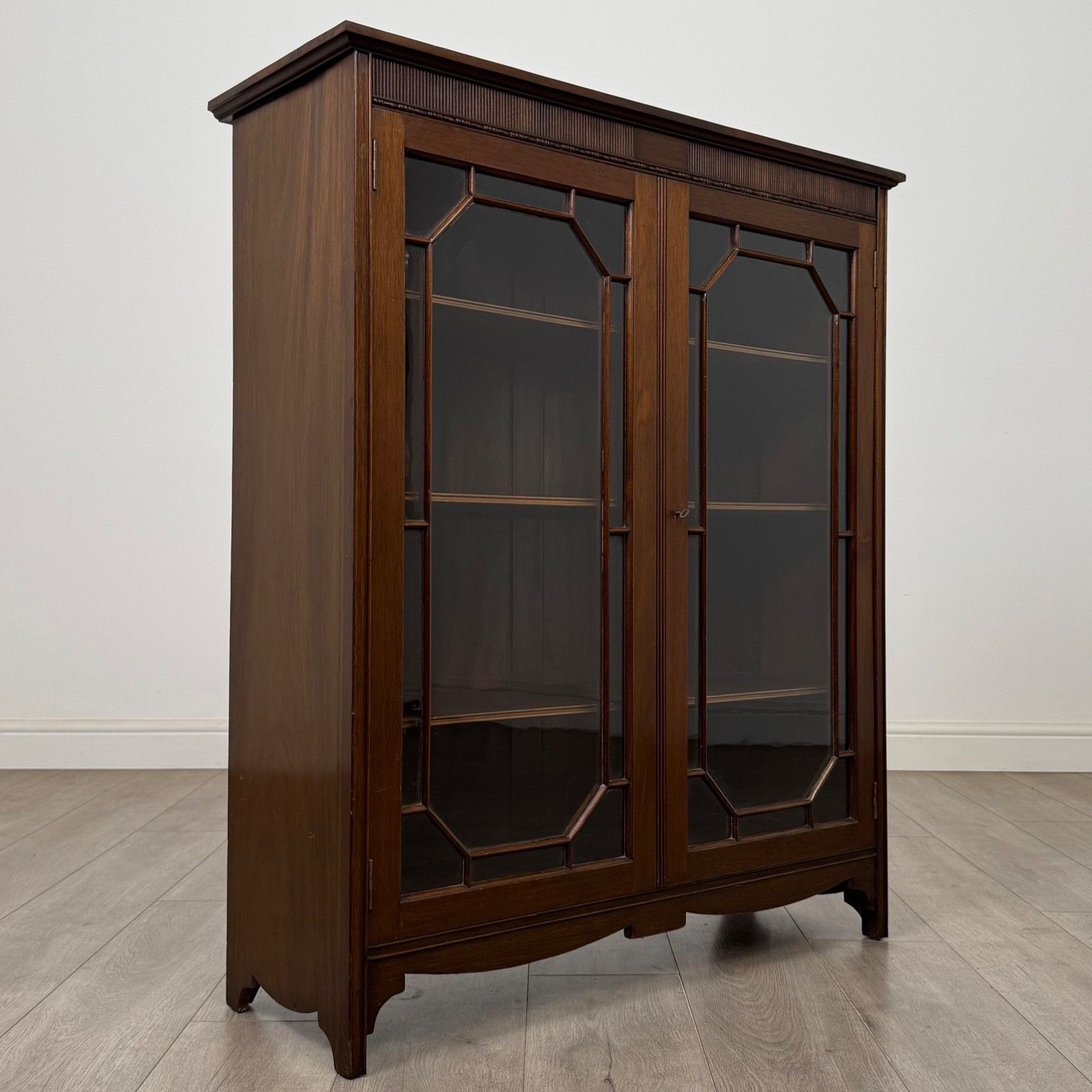 photo furniture Antique 20th Century Display Cabinet By Warring & Gillows Ltd ( Af 5802 )