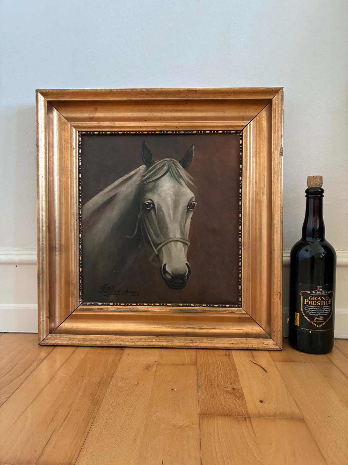 photo vintage Peinture à l'huile vintage représentant un cheval blanc, portrait équestre signé