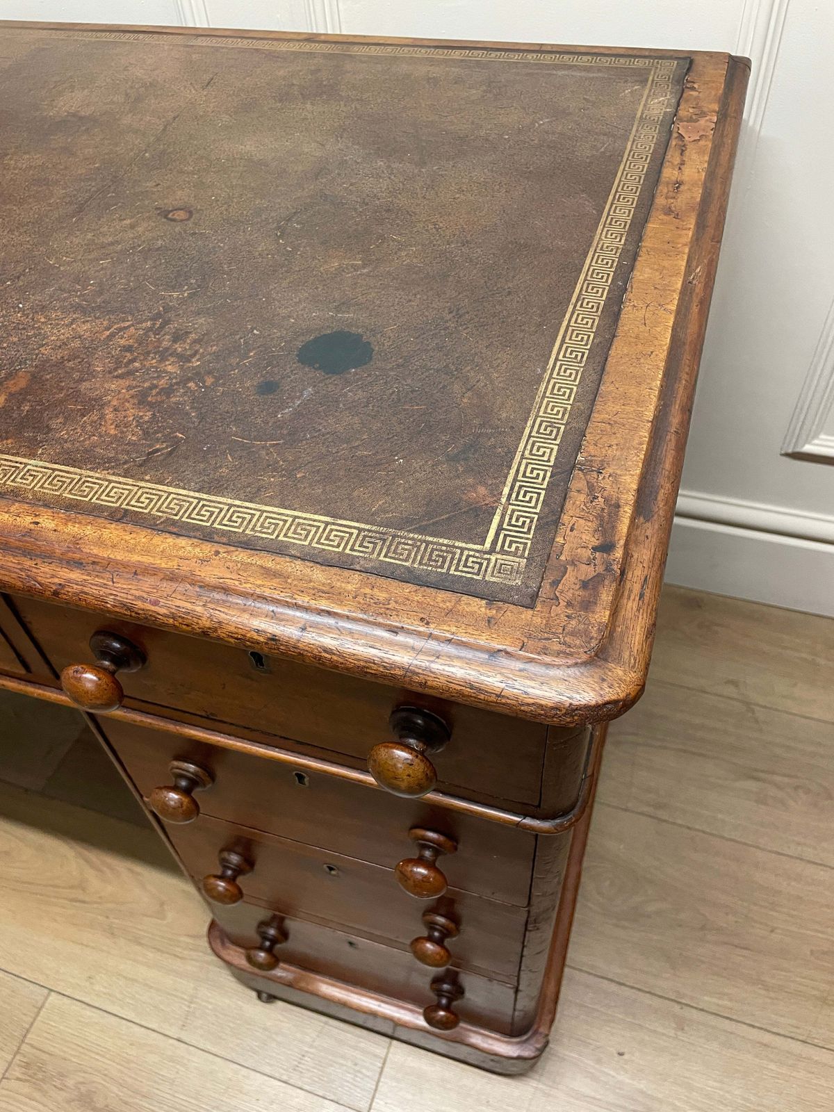 Antique Mahogany Victorian Pedestal Desk With Original Leather Top photo 595.0
