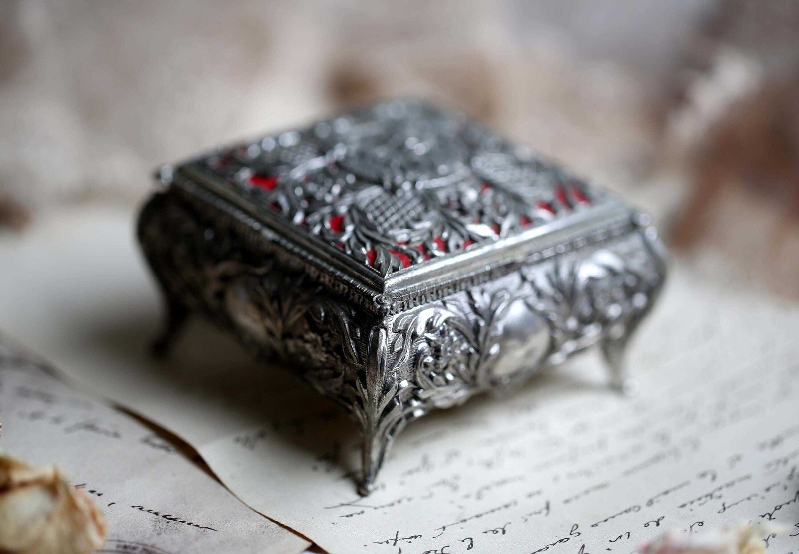 Antique French Trinket Case Jewelry Box Filigree Presentation Case Wedding Square Engagement Ring Holder photo furniture
