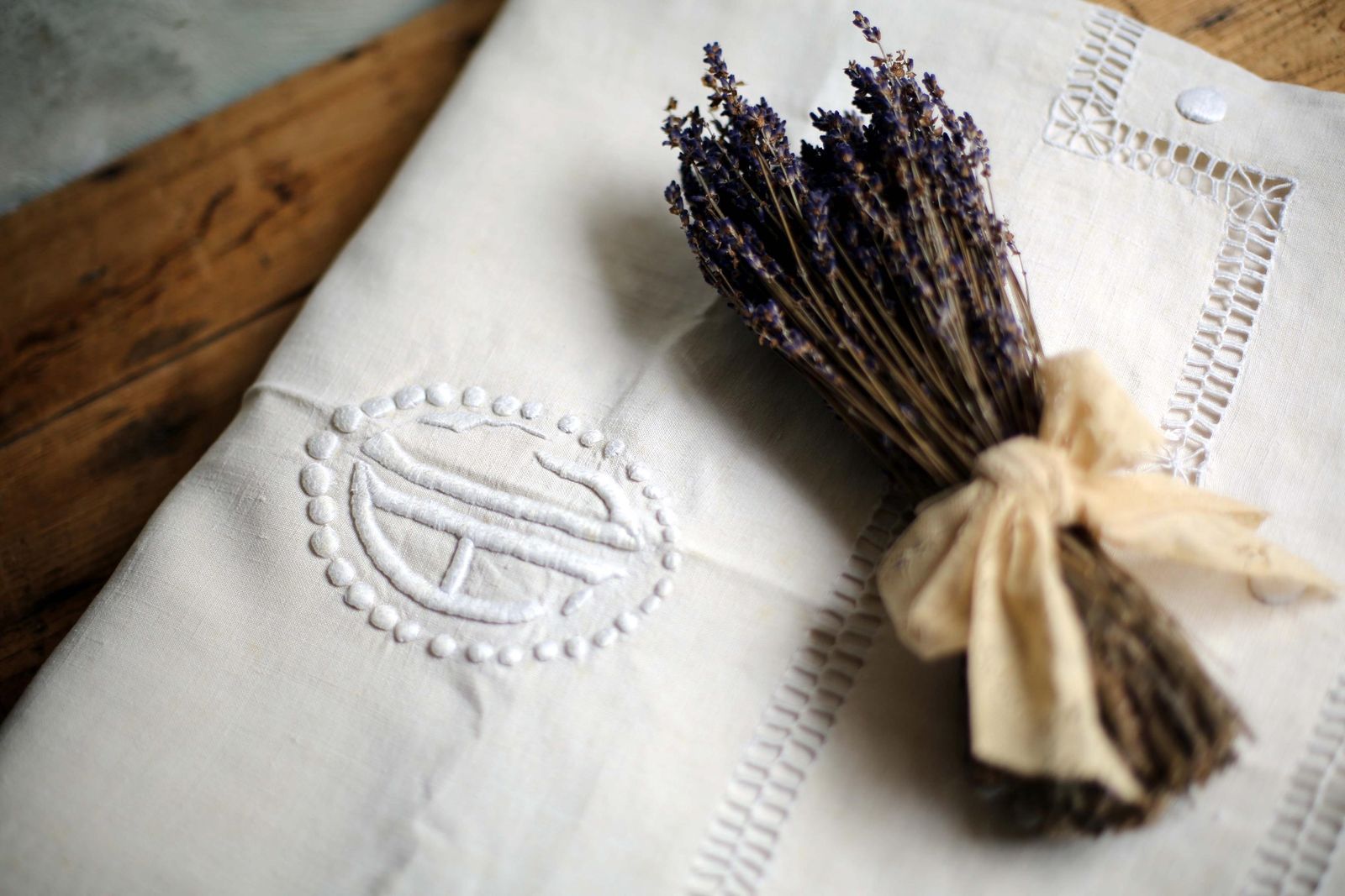 photo vinterior Large Antique French Bed Sheet White Metis Monogrammed Homespun Hand Embroidered Loomed Fabric Ac Double