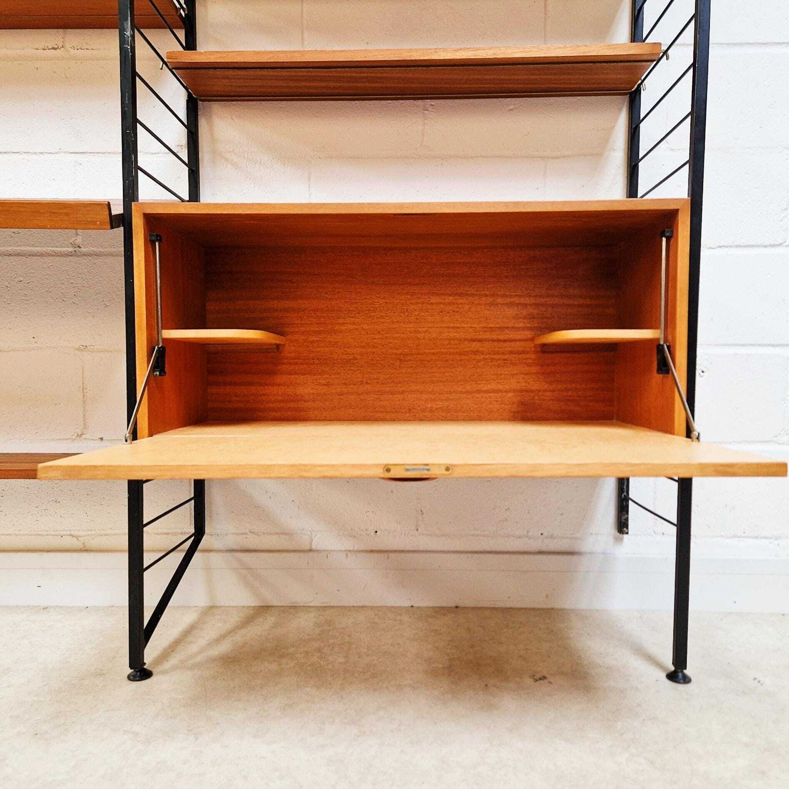 photo vintage Staples Ladderax Vintage 1960s Mid Century 3 Bay Danish Design Cabinet Sideboard Shelf System Pg099