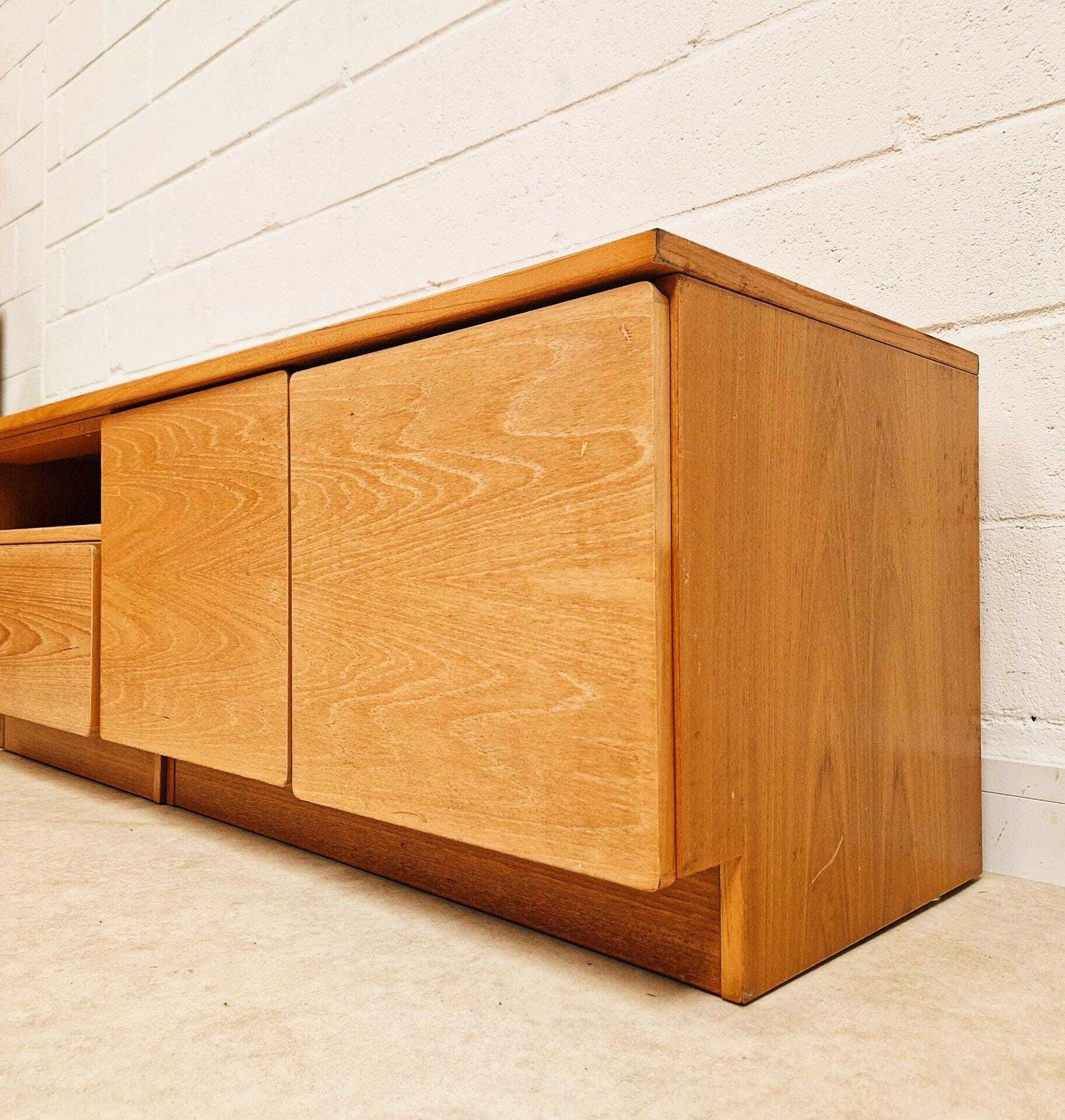 Beaver & Tapley Model 33 Vintage Mid Century Blond Teak Sideboard Entertainment Unit Pg204 photo Furniture