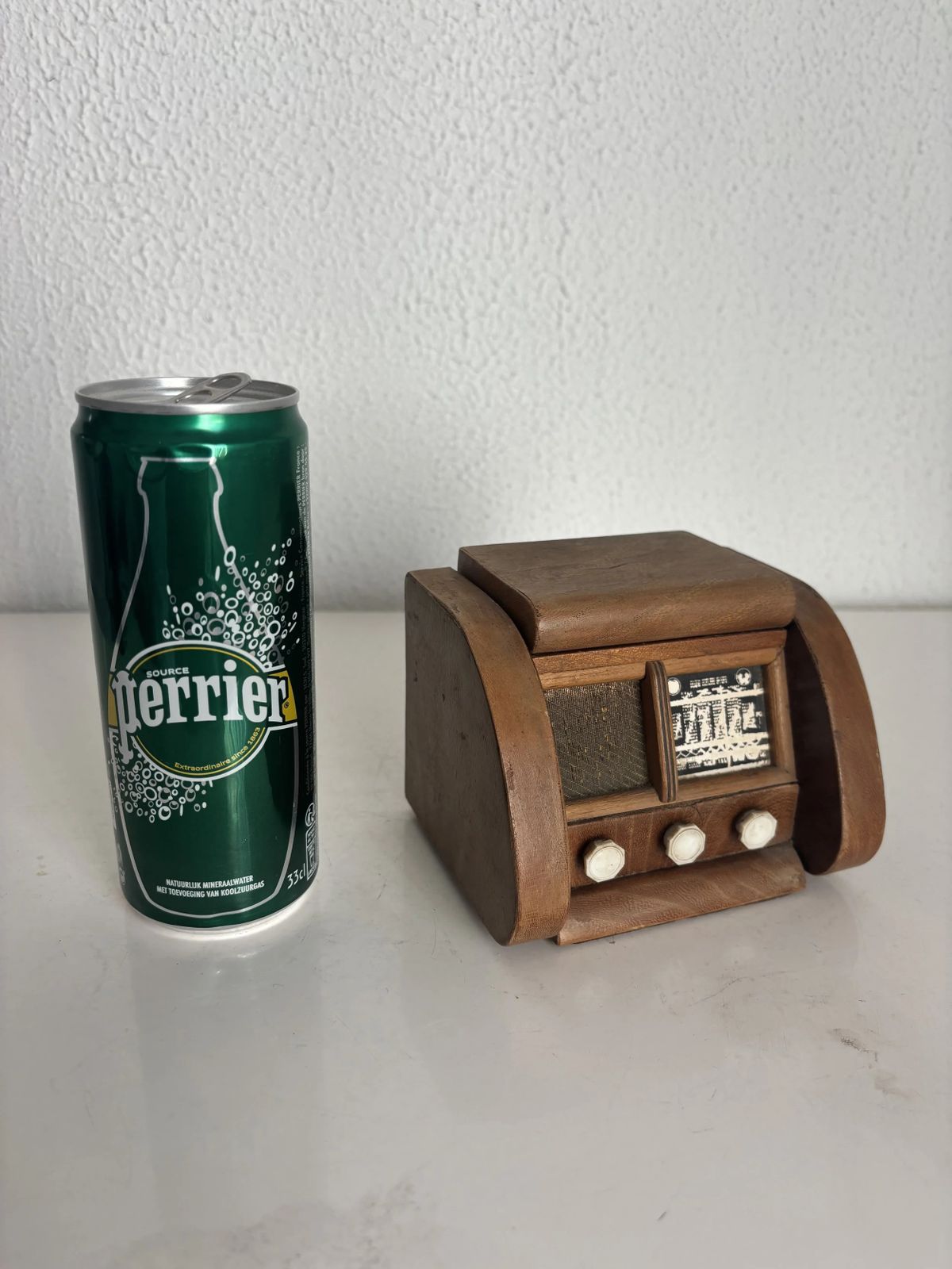 Vintage 1950s Cigarette Dispenser With Radio, Bakelite Wood   12 X 10 Cm photo 125.0
