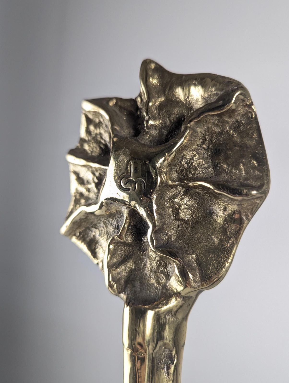 Pare-étincelles en bronze et fer forgé par David Marshall, années 1970. photo buy