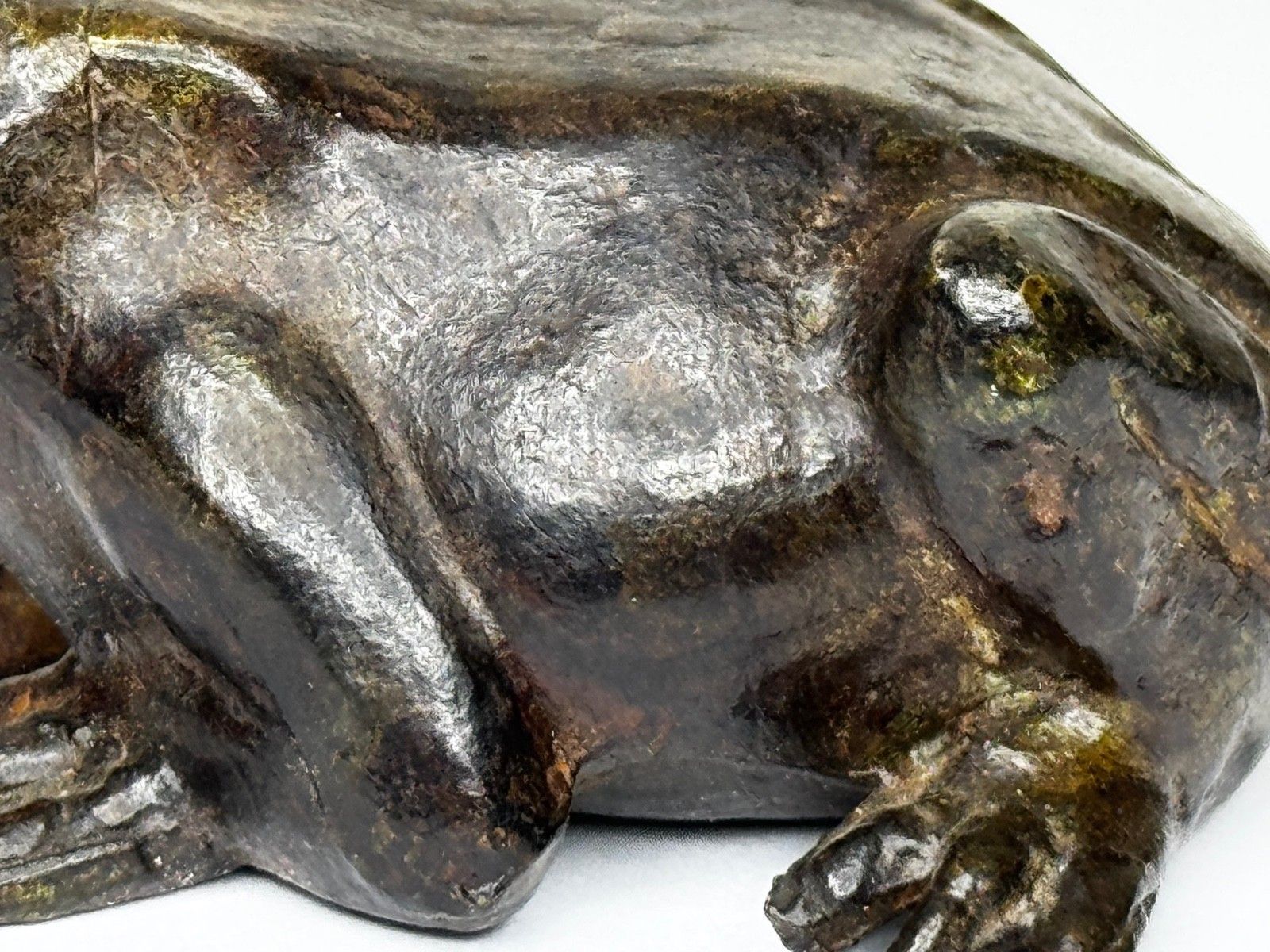 photo buy 19e-eeuwse Franse bronzen kikker, Parijse werkplaats ca. 1850, sculptuur in de stijl van Moigniez