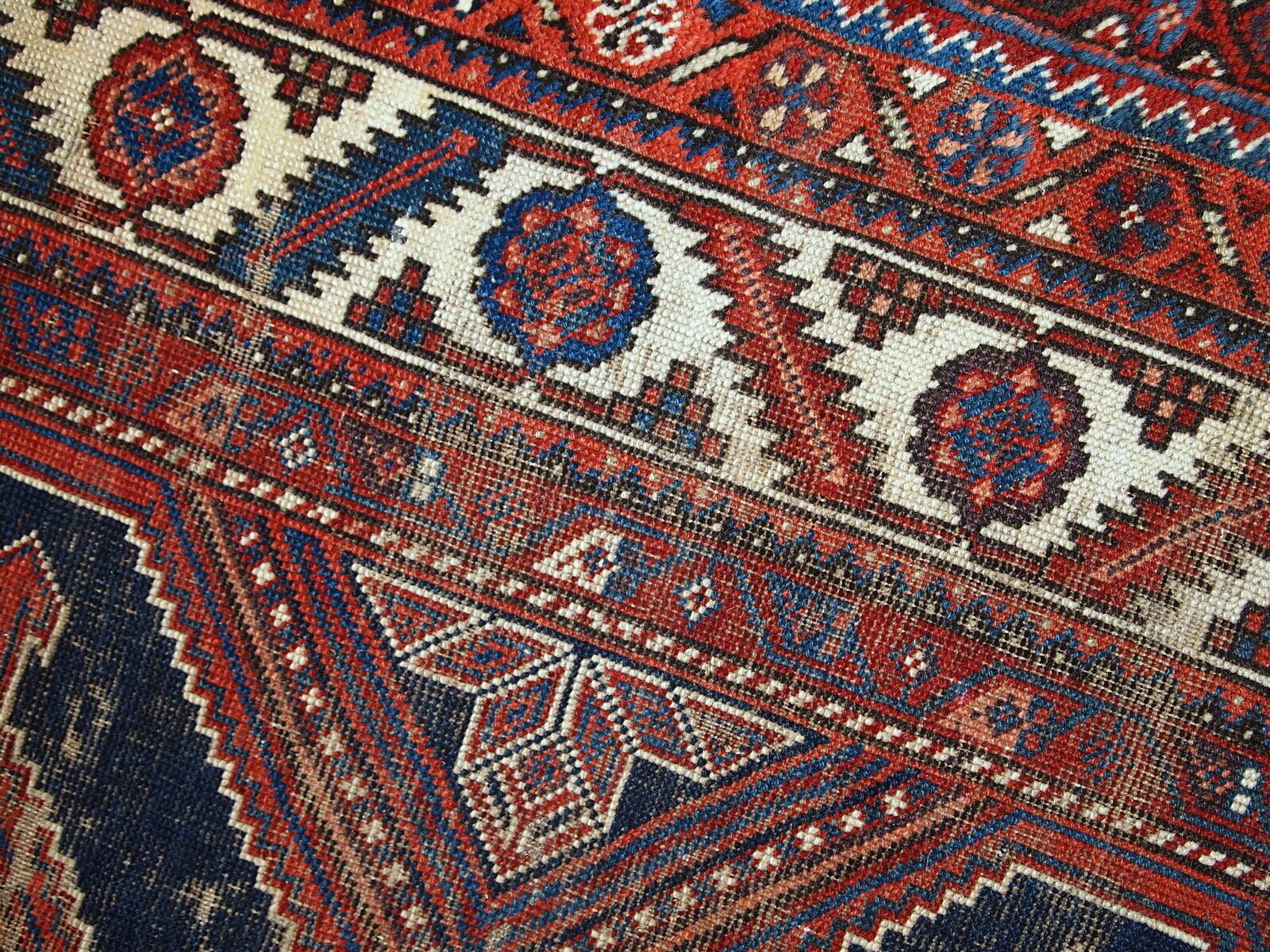 Textiles Tapis tribal en laine, fait main, patiné d'époque - 4'9" × 11'2" - années 1900 photo