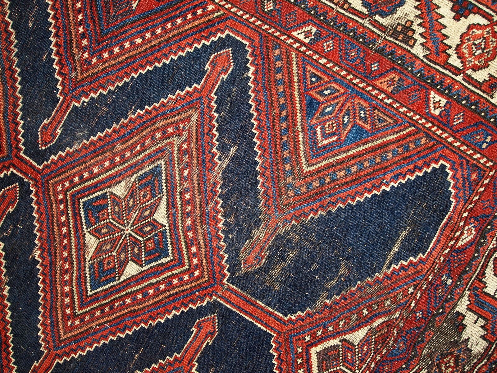 photo vinterior Handmade Antique Distressed Tribal Wool Rug — 4'9" × 11'2" — 1900s
