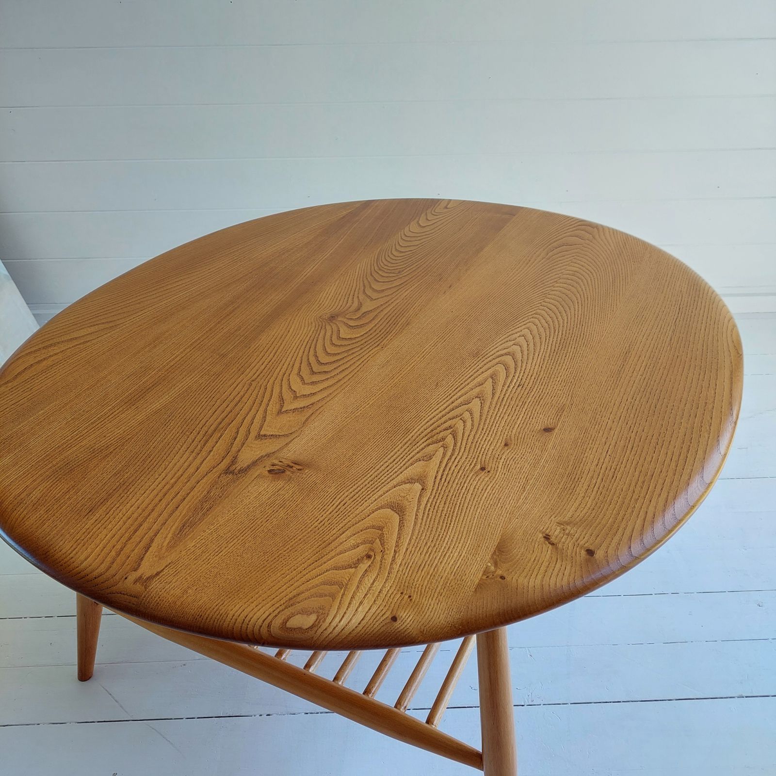 photo vintage Mid Century Ercol 454 Coffee Table Vintage Oval Windsor Table By Lucian Ercolani  60s Restored