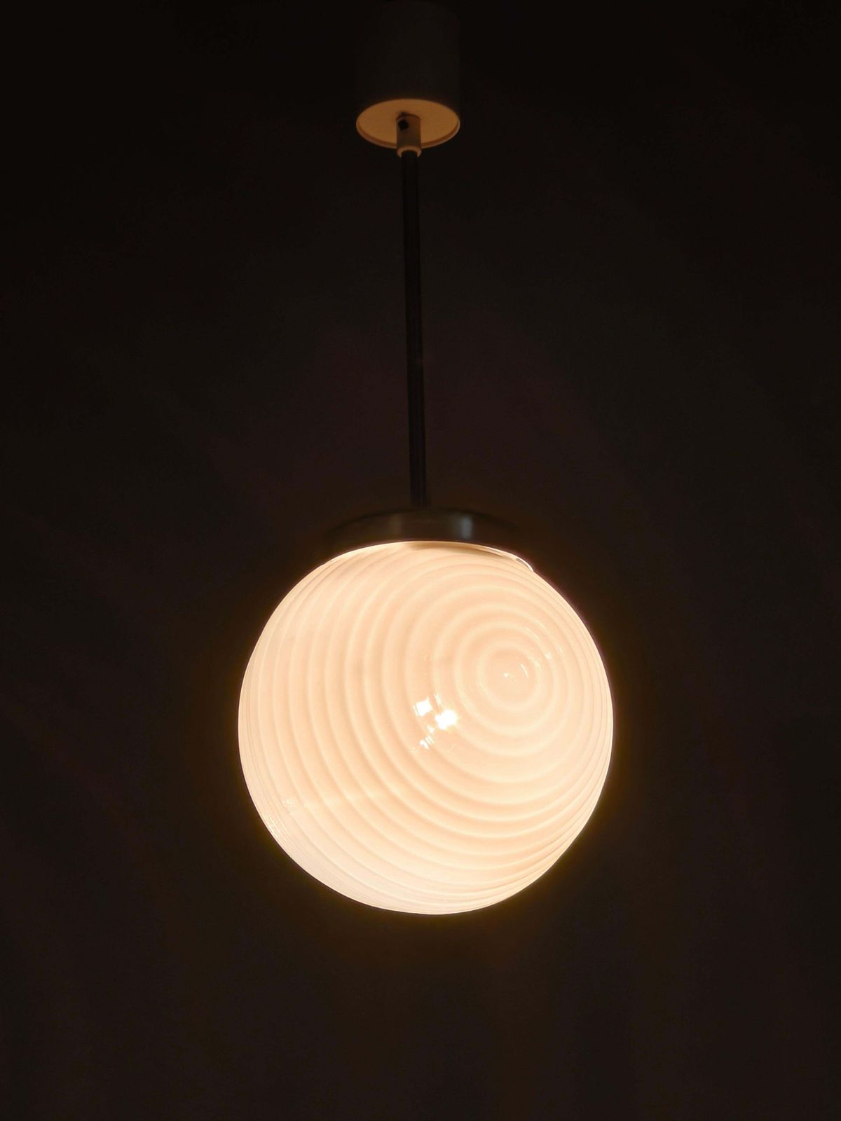Tsjechoslowaakse geribbelde opaline glazen hanglamp, jaren 1970 photo for sale