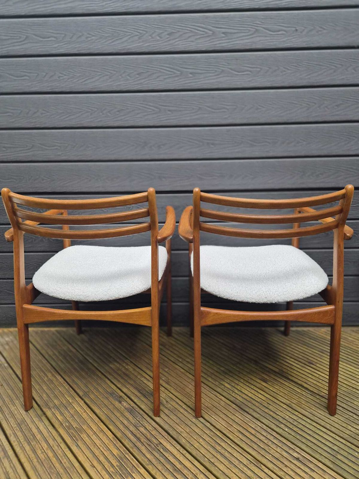 photo vintage Set Of 6 Danish Mid Century Teak Dining Chairs By Farsø Stolefabrik — 4 Side + 2 Carvers — Freshly Restored