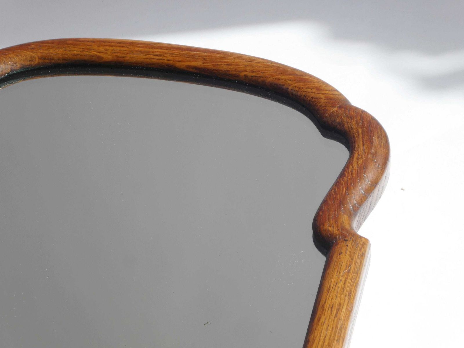 Antique Small Scalloped Wooden Wall Mirror, Dutch Wood Framed Mirror, Farmhouse Decor, photo vinterior