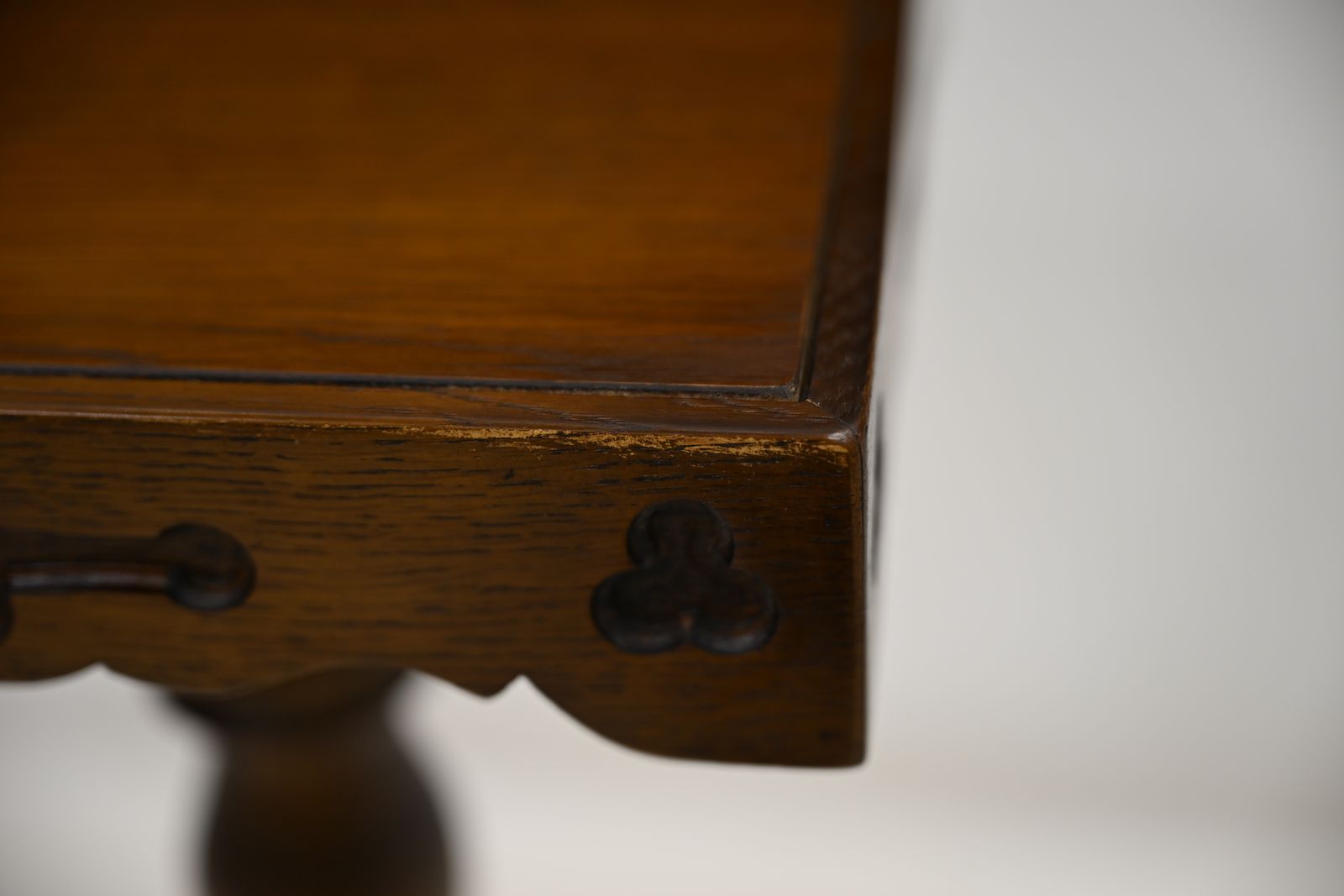 photo vintage Old Charm Plant Stand Oak Light Oak Finish Model 2164 Free Nationwide Delivery